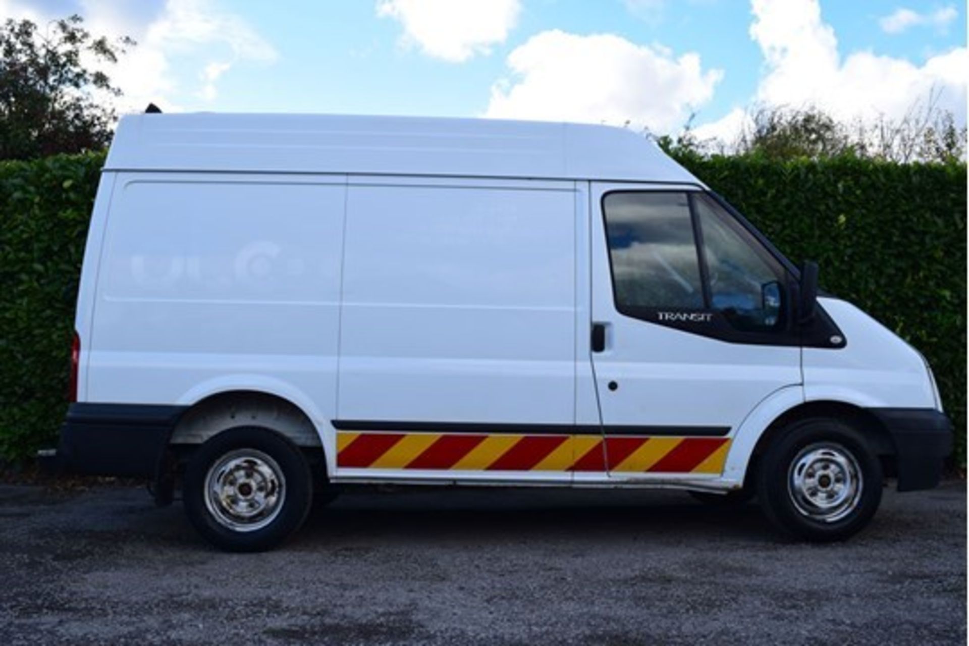 2012 Ford Transit T260 Trend FWD 2.2 125ps SWB Semi High Roof Panel Van - Image 4 of 9