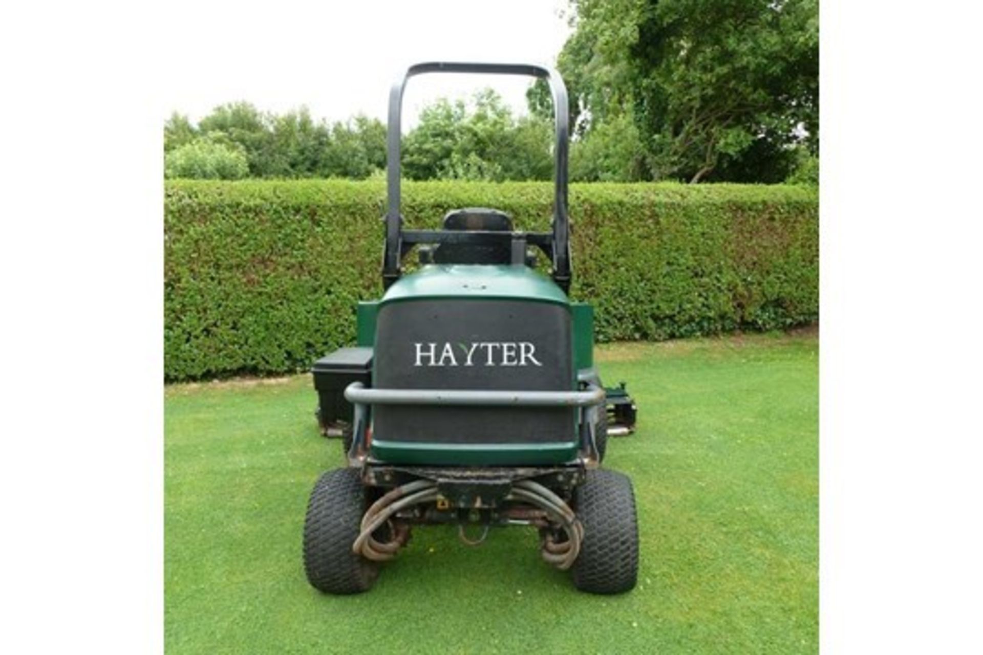 2006 Hayter LT324 Triple Cylinder Mower - Image 2 of 6