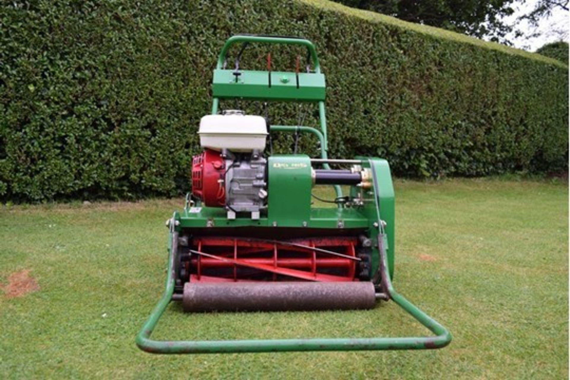 2004 Dennis G560 5 Blade Cylinder Mower With Grass Box - Image 12 of 12