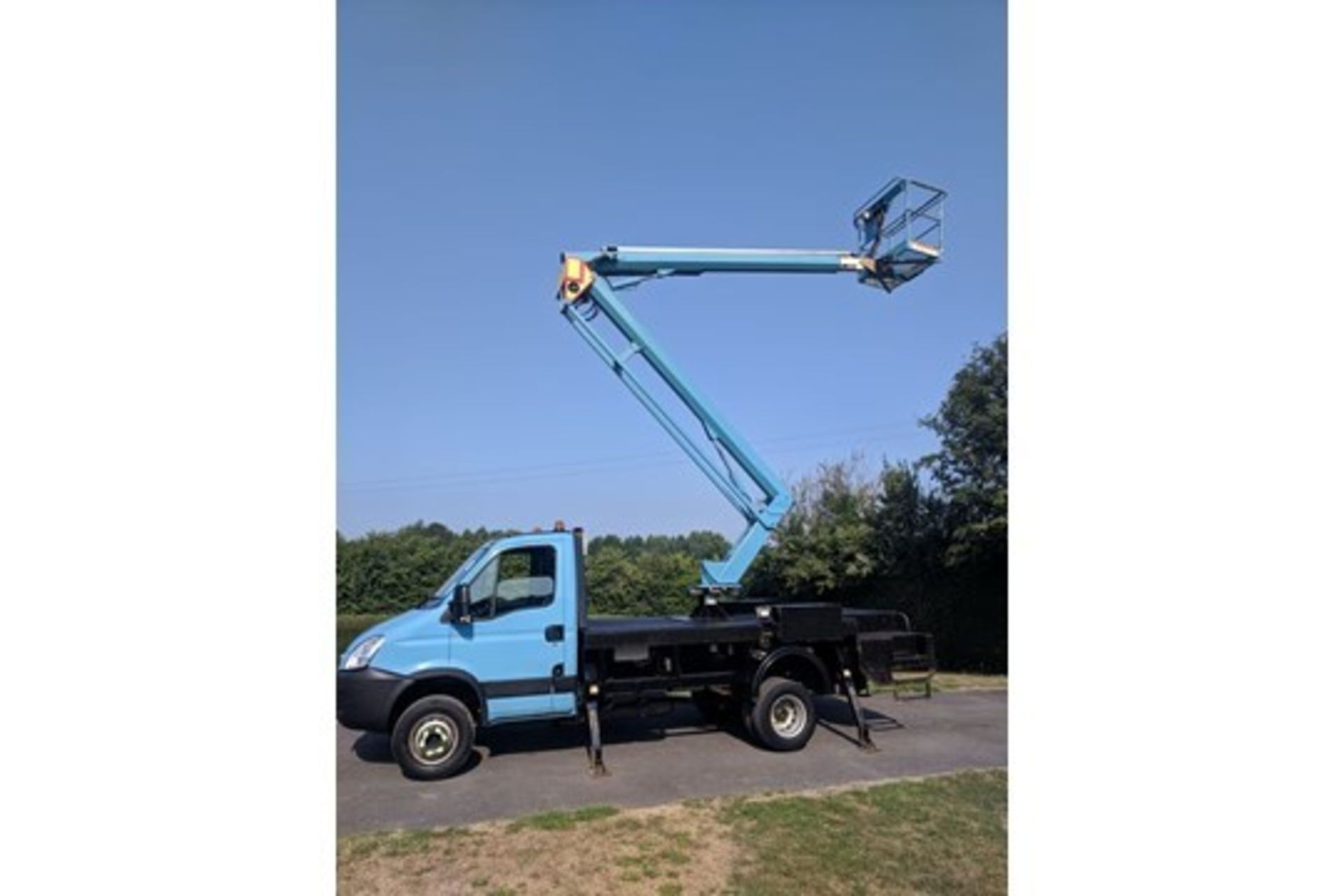 Iveco Daily 65C18 With 16 Meter VM160 Niftylift Attached