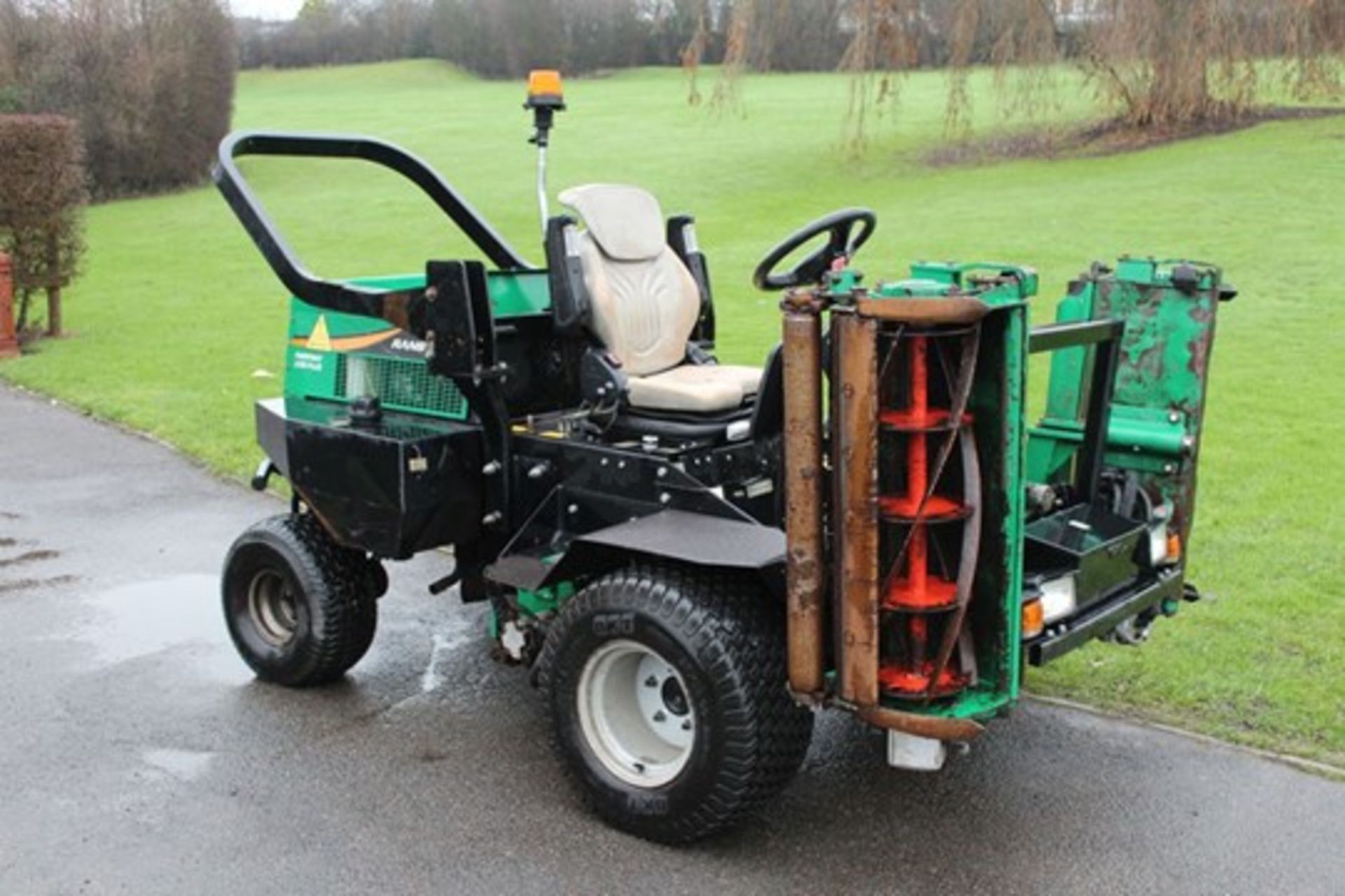 2010 Ransomes Parkway 2250 Plus Ride On Cylinder Mower - Image 3 of 8