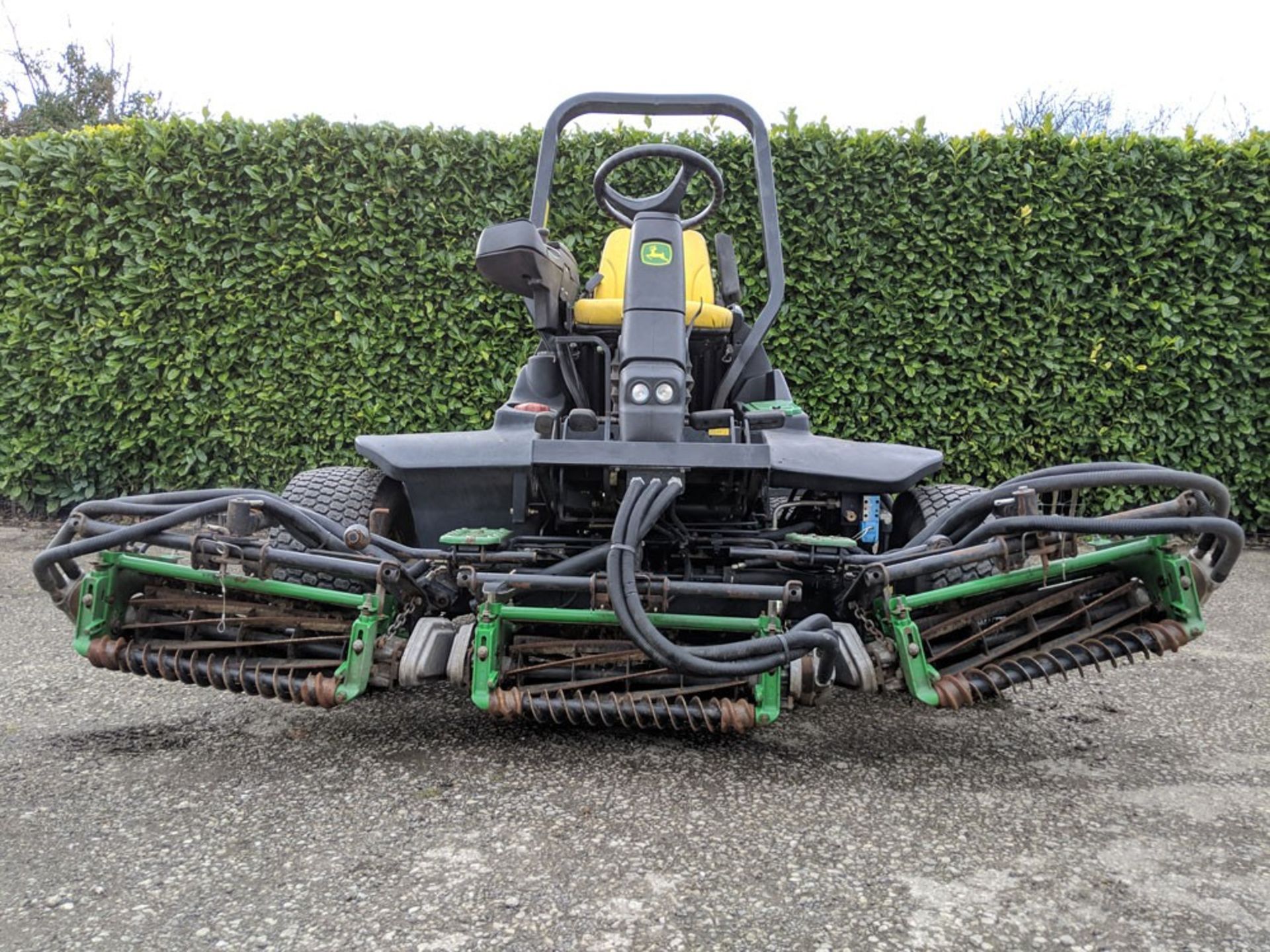 2007 John Deere 3245C Ride On Cylinder Mower