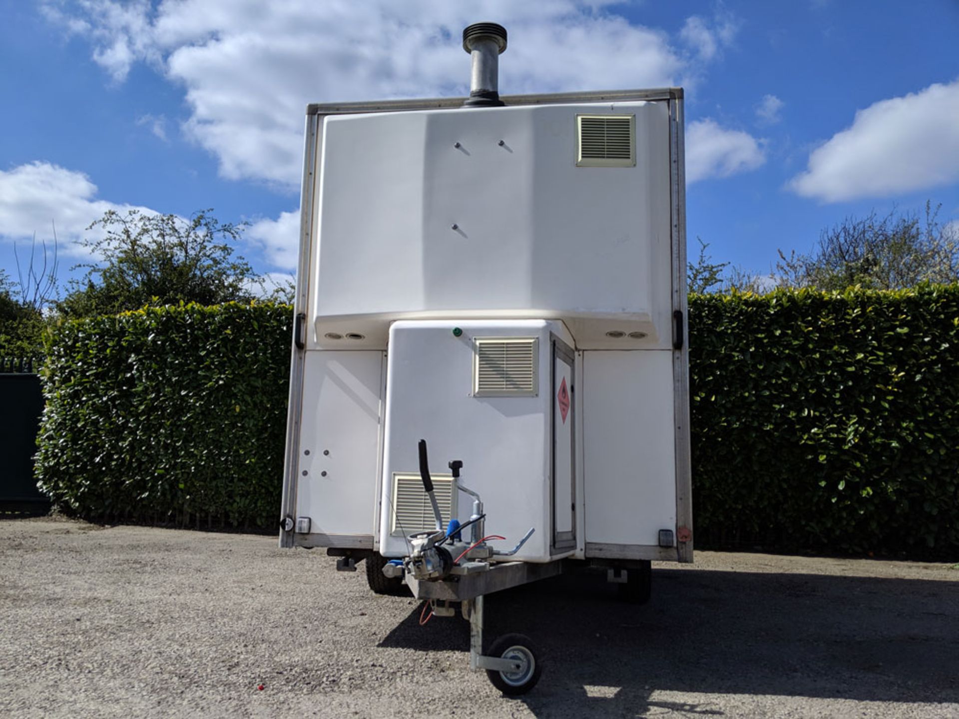 Twin Shower 3 Section Trailer Unit Could Be Used For Mobile Dog Grooming - Image 2 of 24