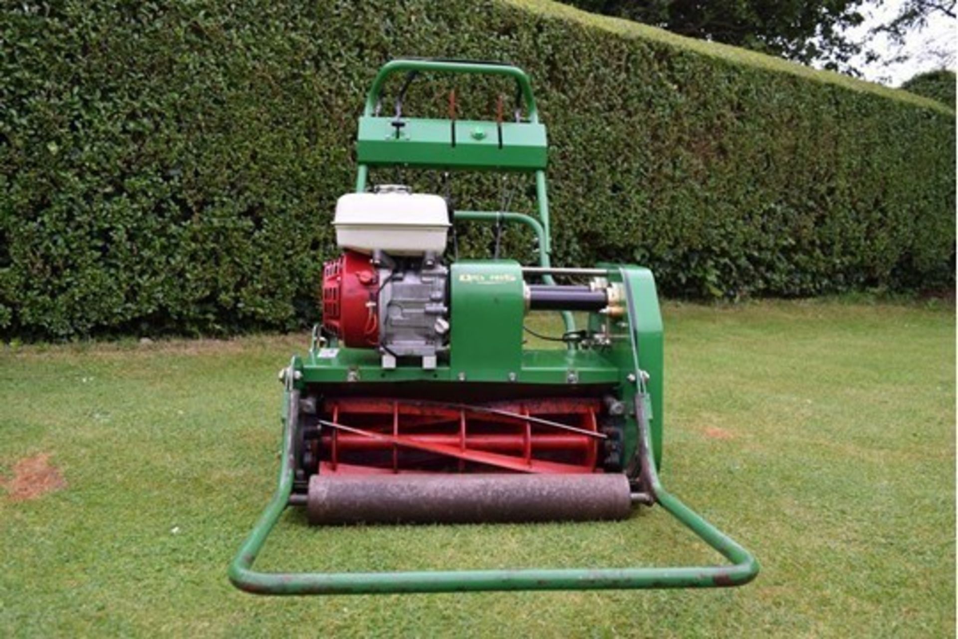 2004 Dennis G560 5 Blade Cylinder Mower With Grass Box - Image 10 of 12