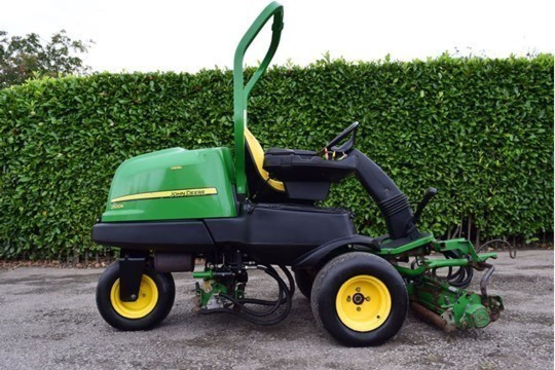 2007 John Deere 2500B Ride On Cylinder Greens Mower - Image 3 of 7