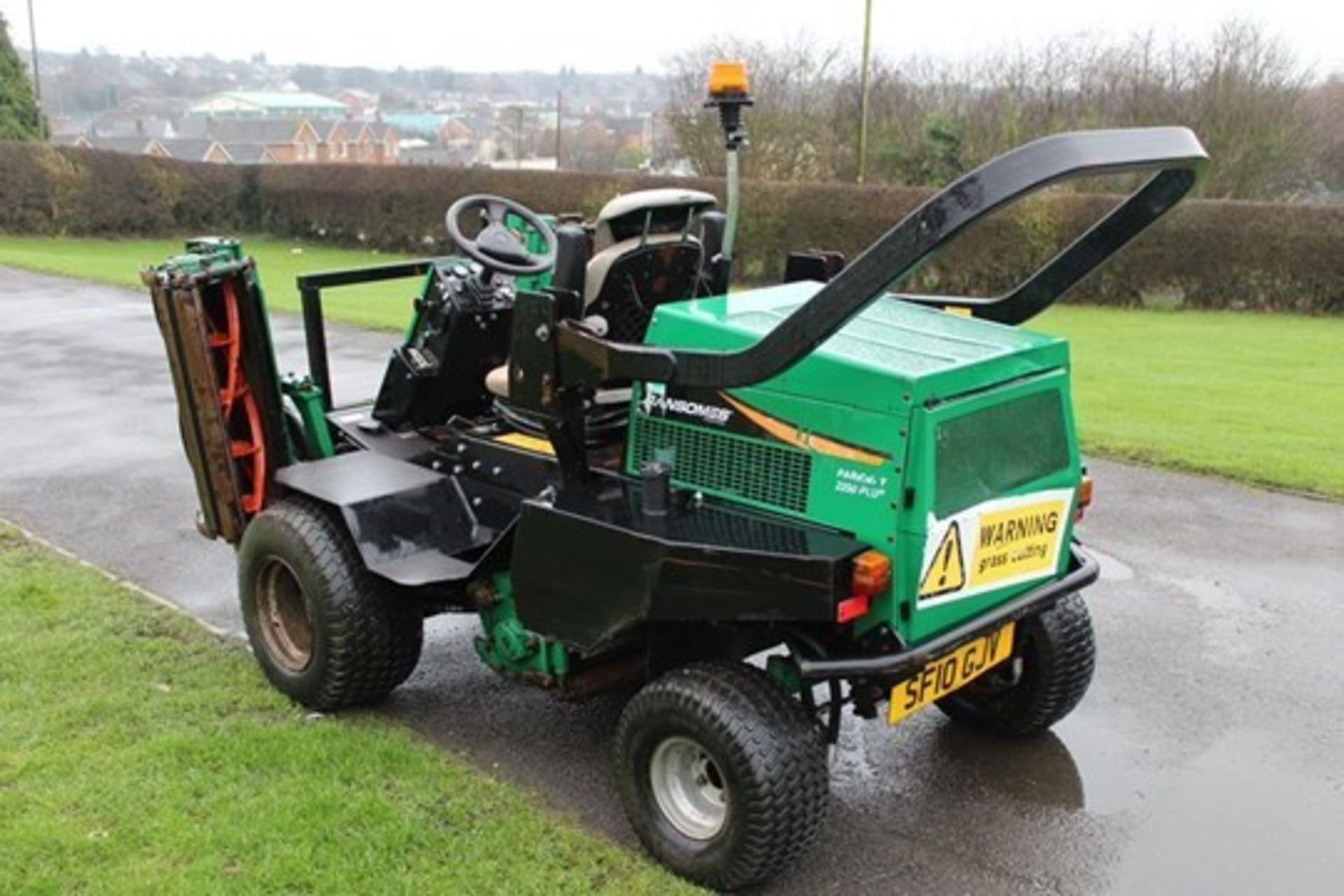 2010 Ransomes Parkway 2250 Plus Ride On Cylinder Mower - Image 3 of 8