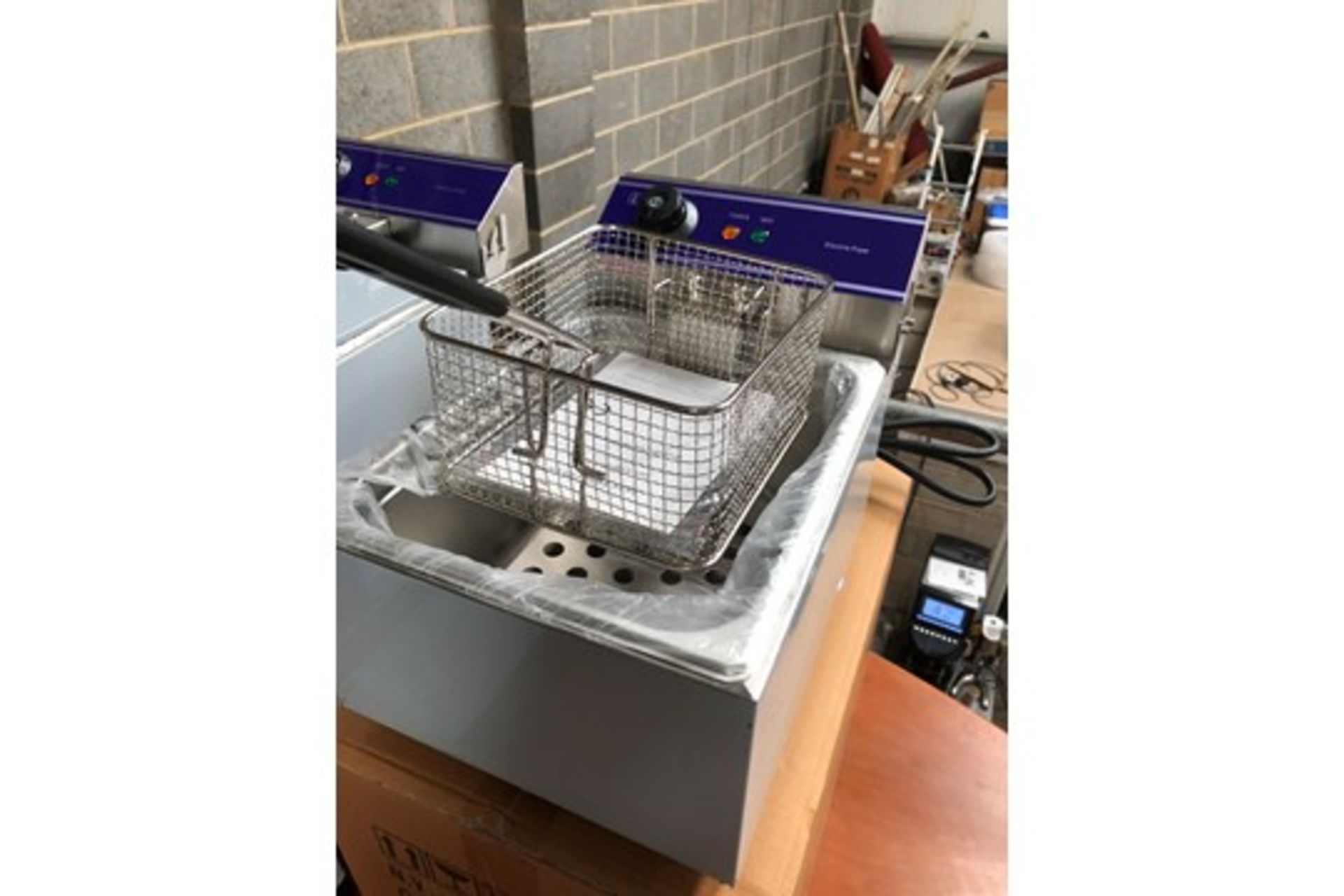 New 10 Litre Chip Fryer Boxed - Image 3 of 3