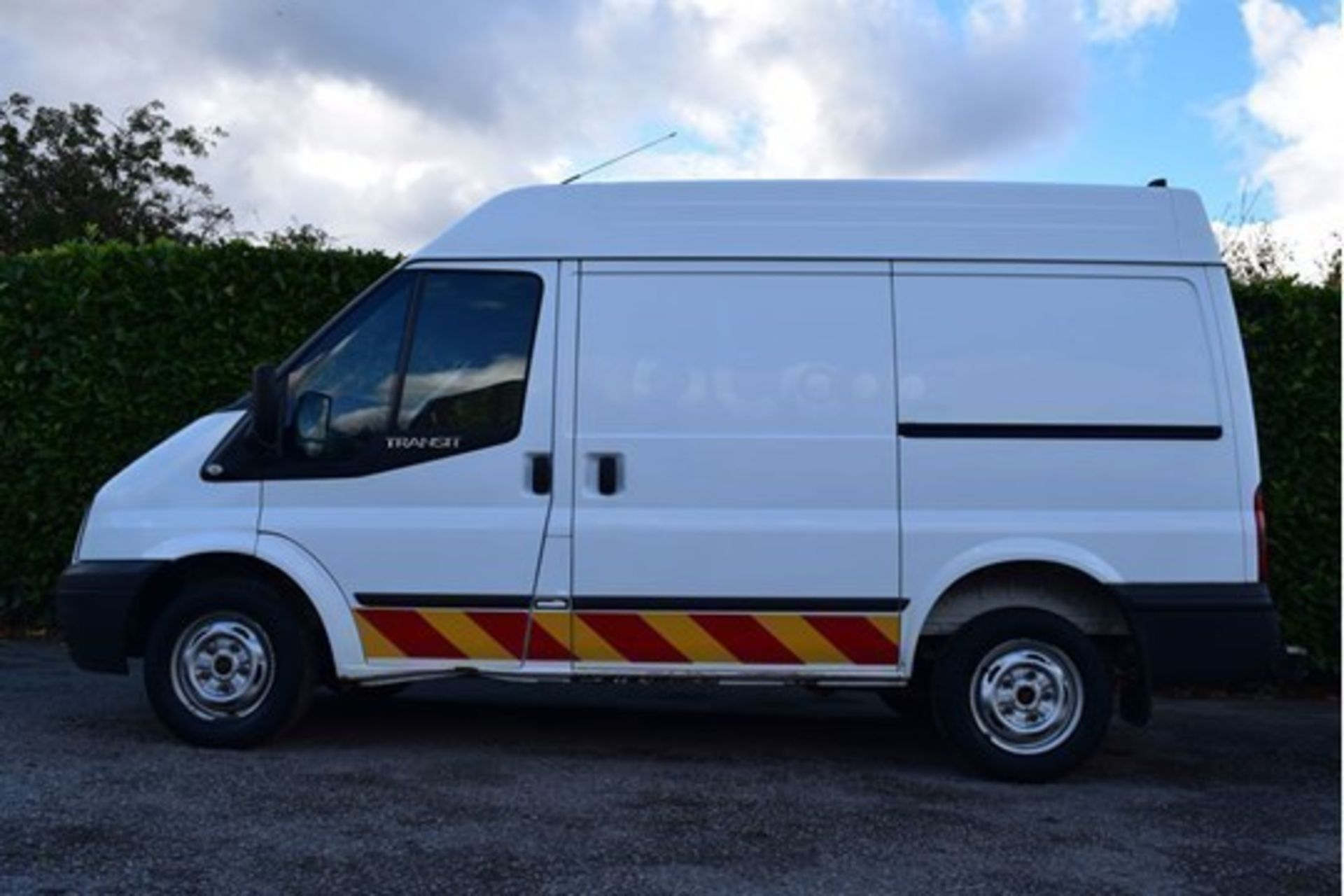 2012 Ford Transit T260 Trend FWD 2.2 125ps SWB Semi High Roof Panel Van - Image 3 of 9