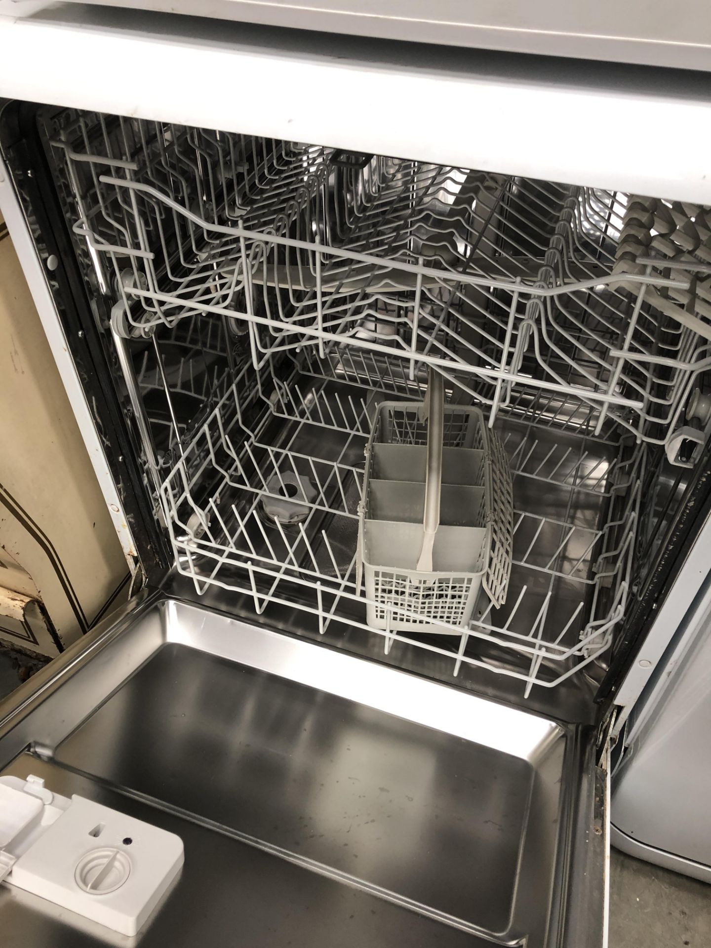 Domestic Dishwasher in Good Condition - Image 2 of 2