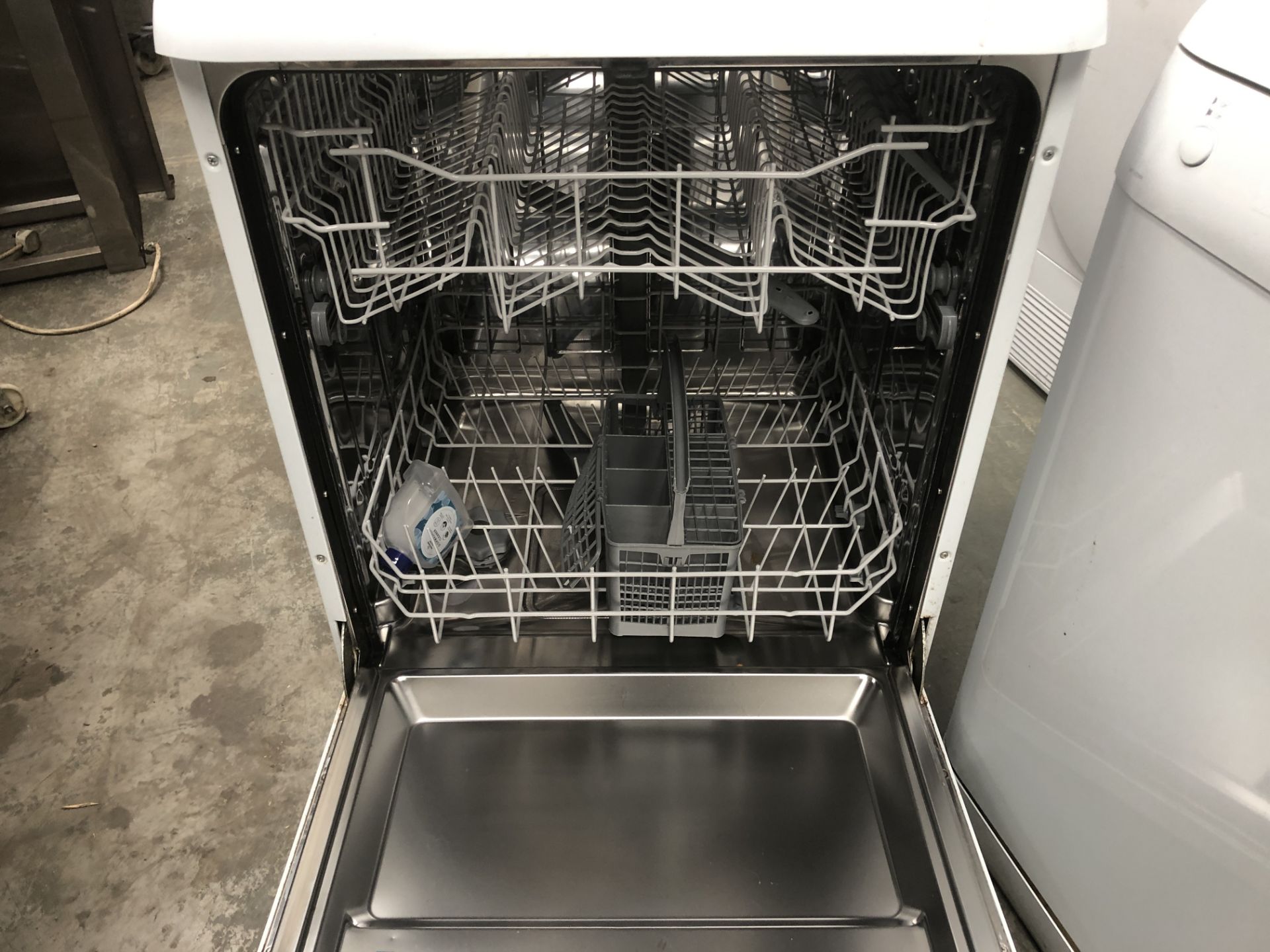 Domestic Dishwasher in Good Condition - Image 2 of 2