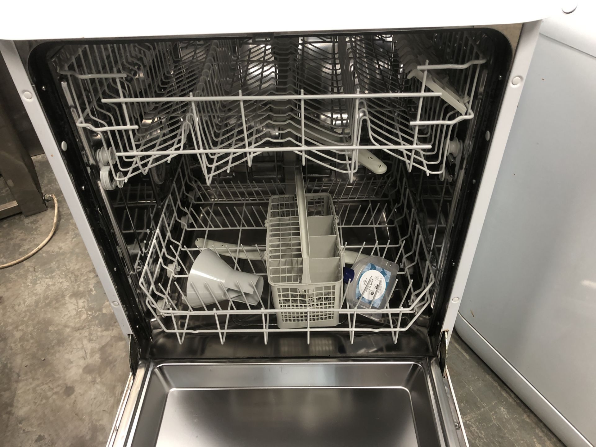 Domestic Dishwasher in Good Condition - Image 2 of 2