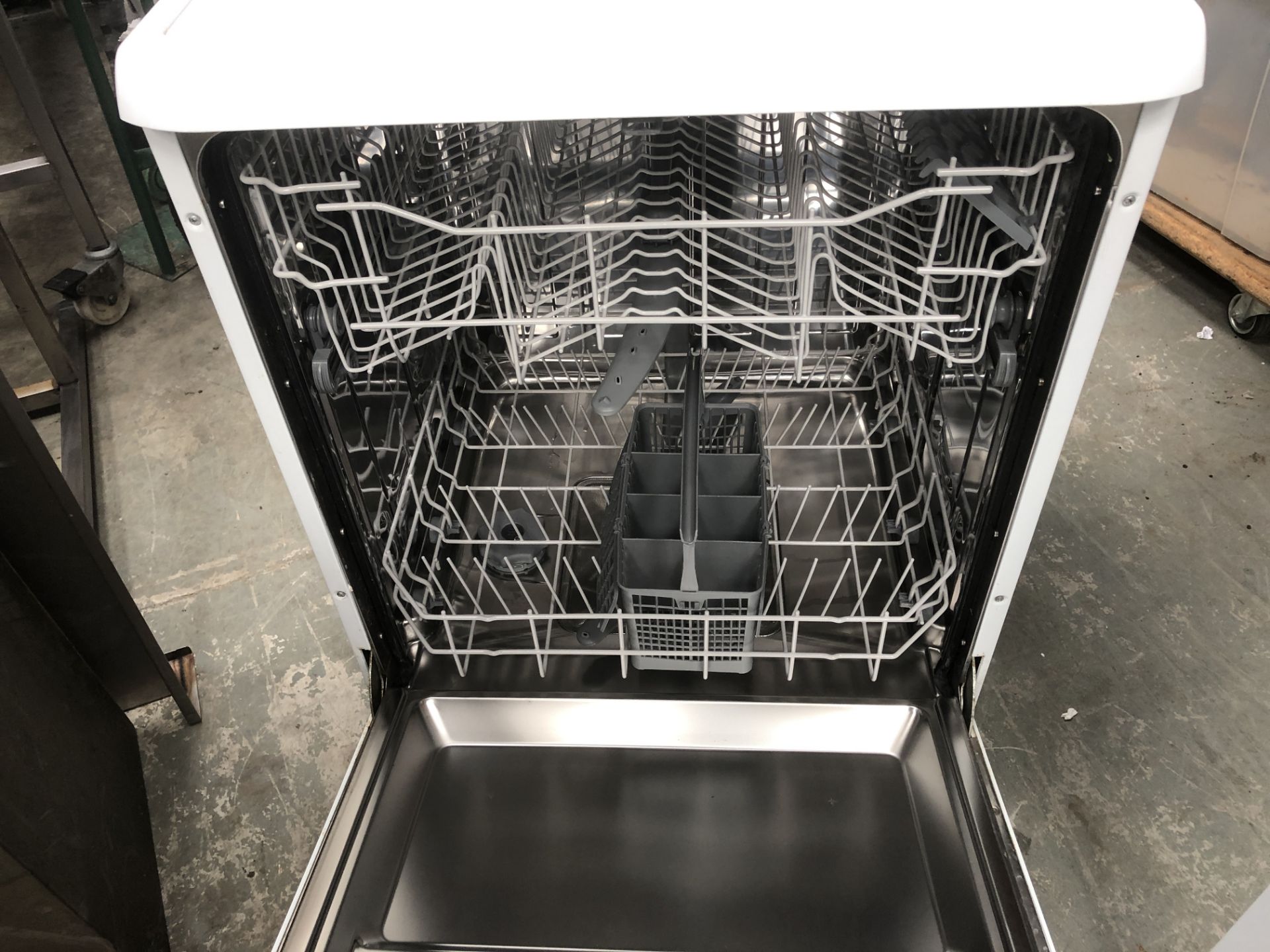 Domestic Dishwasher in Good Condition - Image 2 of 2