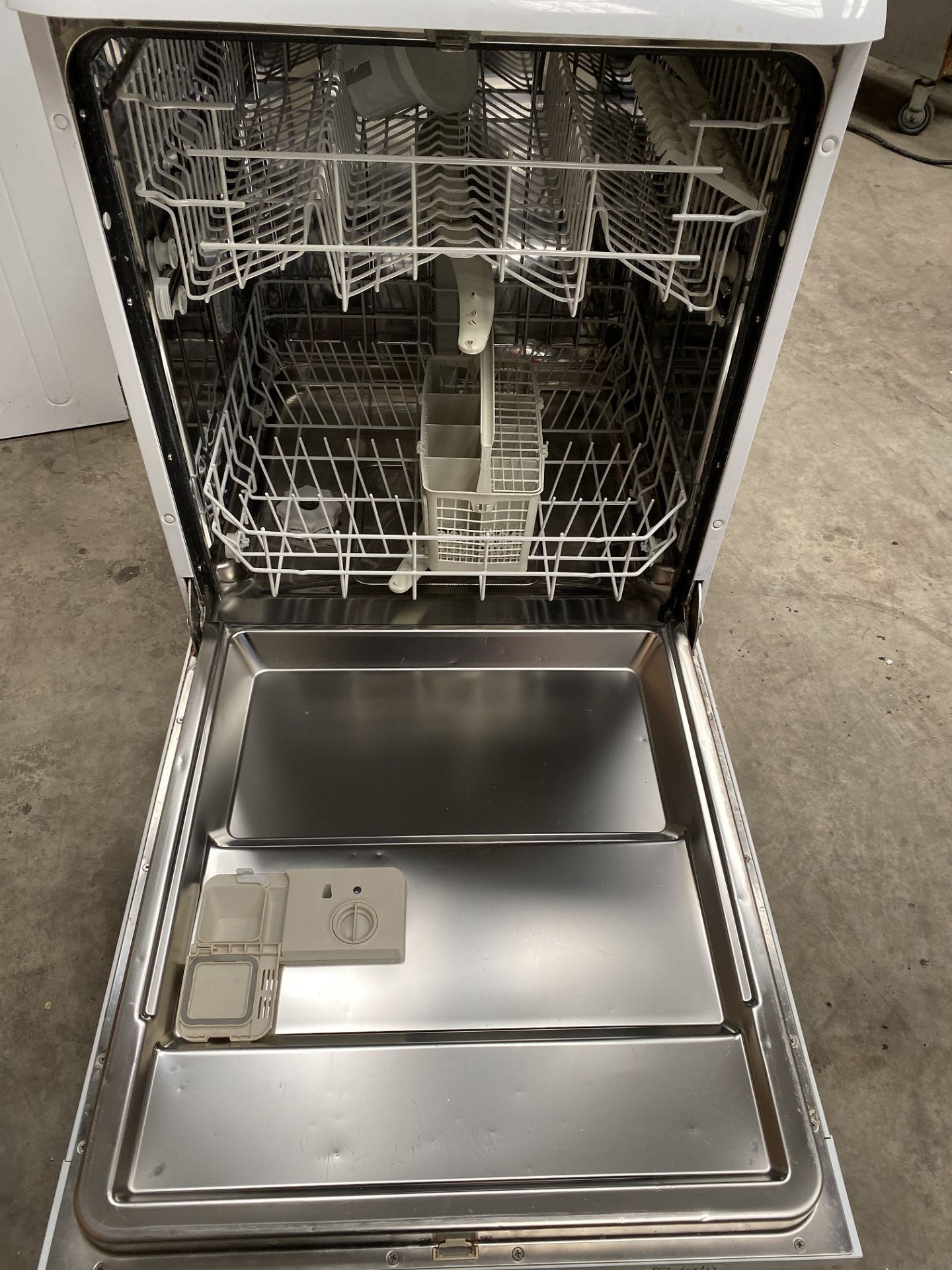 CDA Dishwasher - Image 2 of 2