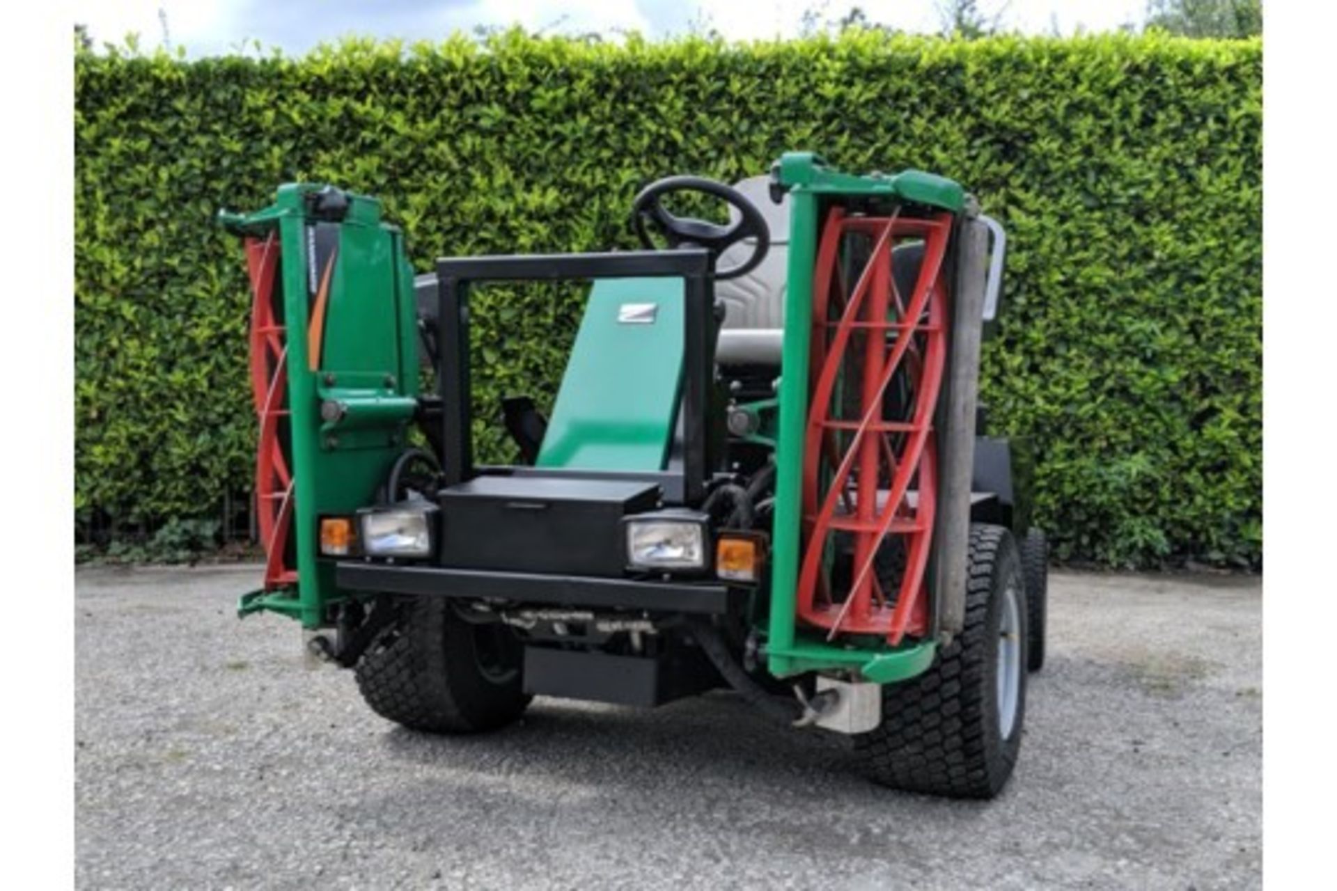 2011 Ransomes Parkway 2250 Plus Ride On Cylinder Mower - Image 2 of 8