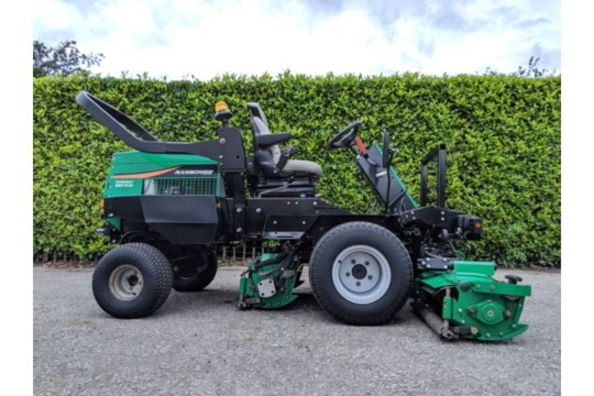 2011 Ransomes Parkway 2250 Plus Ride On Cylinder Mower - Image 5 of 8