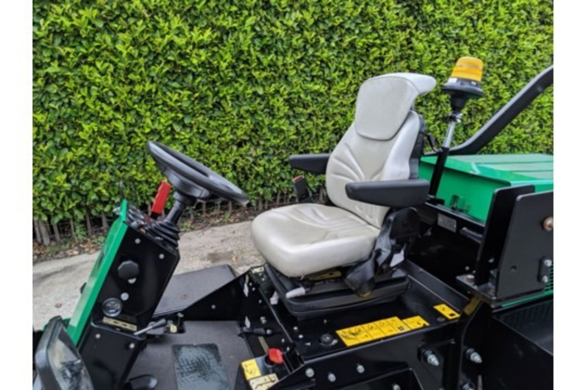2011 Ransomes Parkway 2250 Plus Ride On Cylinder Mower - Image 6 of 8