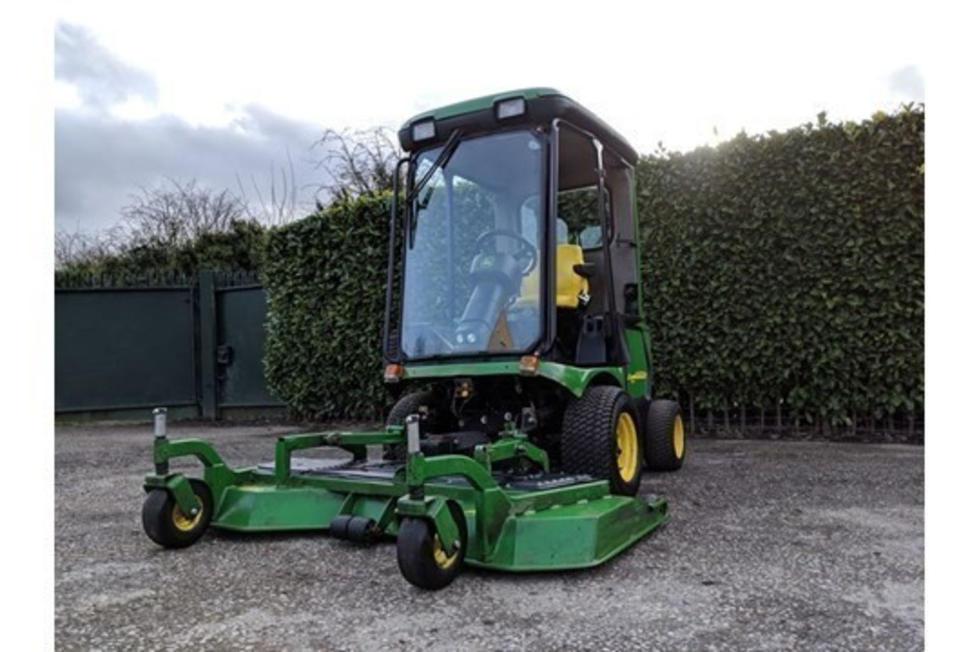 2009 John Deere 1445 Series II 72" Ride On Rotary Mower