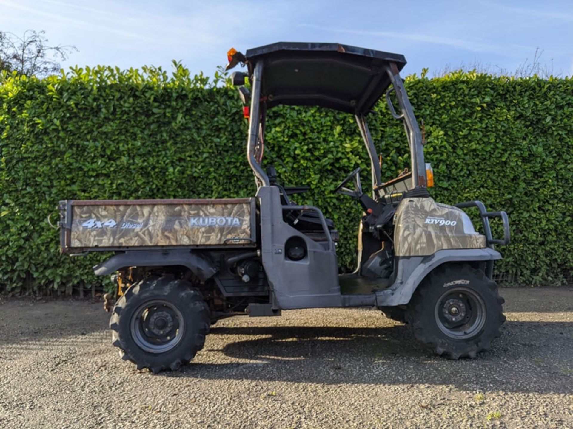 Kubota RTV900 Diesel Utility Task Vehicle With Hydraulic Tipper - Image 3 of 9