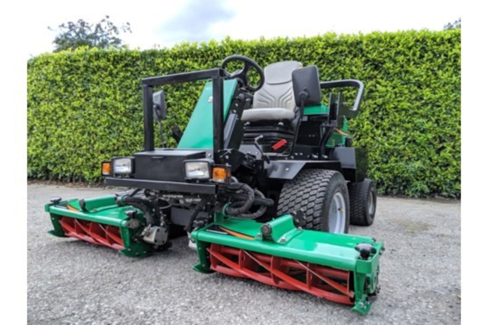 2011 Ransomes Parkway 2250 Plus Ride On Cylinder Mower