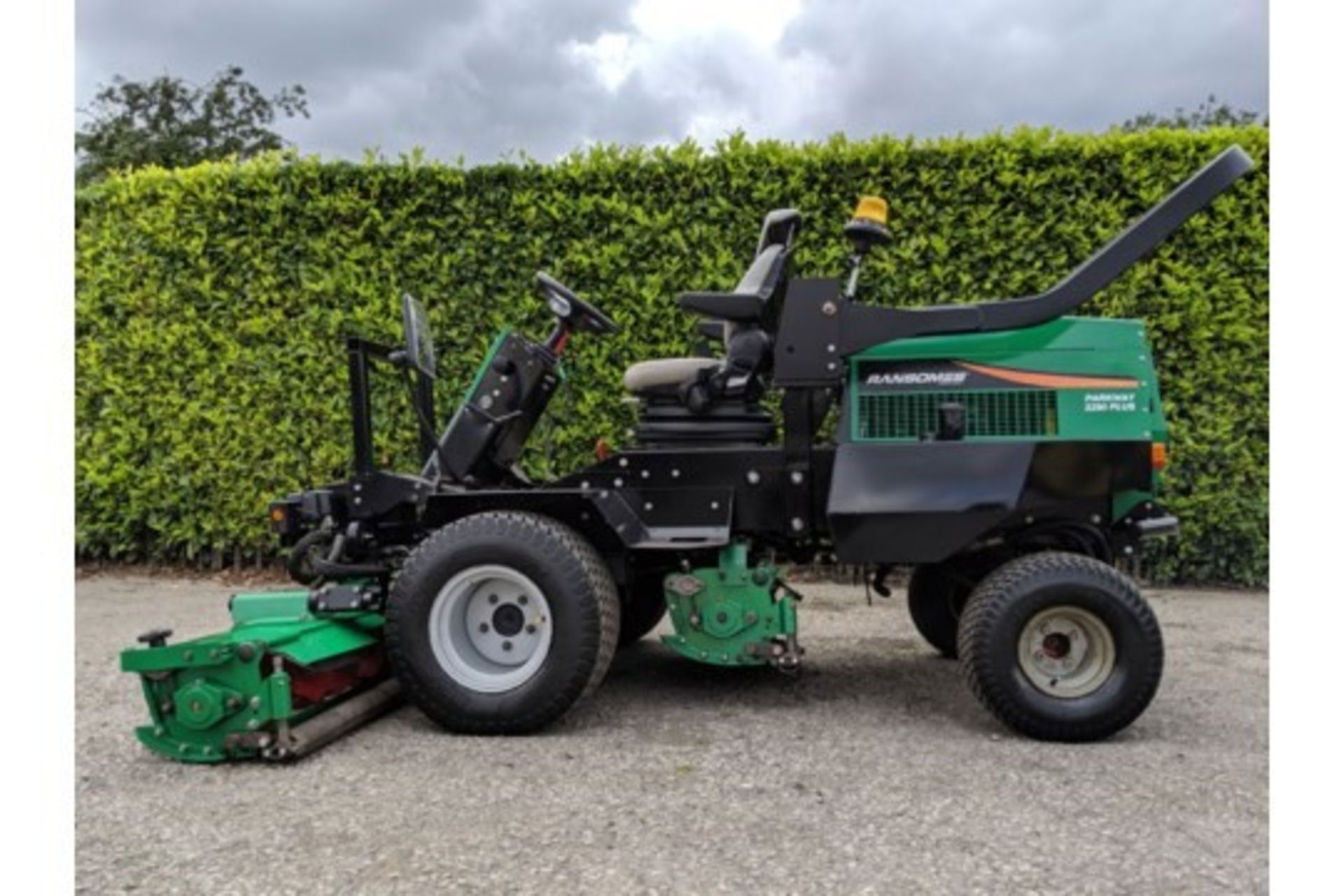 2011 Ransomes Parkway 2250 Plus Ride On Cylinder Mower - Image 4 of 8