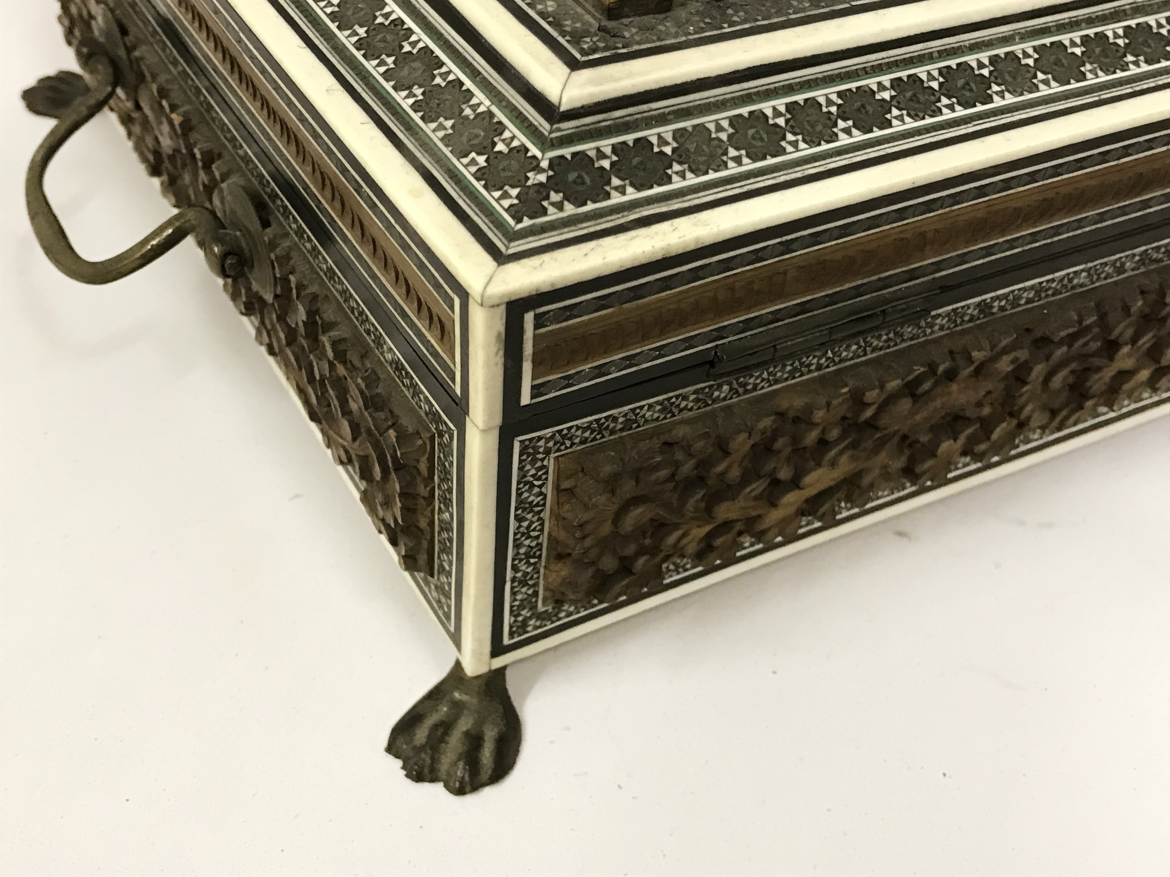 BEAUTIFUL ANGLO INDIAN SEWING BOX WITH CONTENT - Image 12 of 18