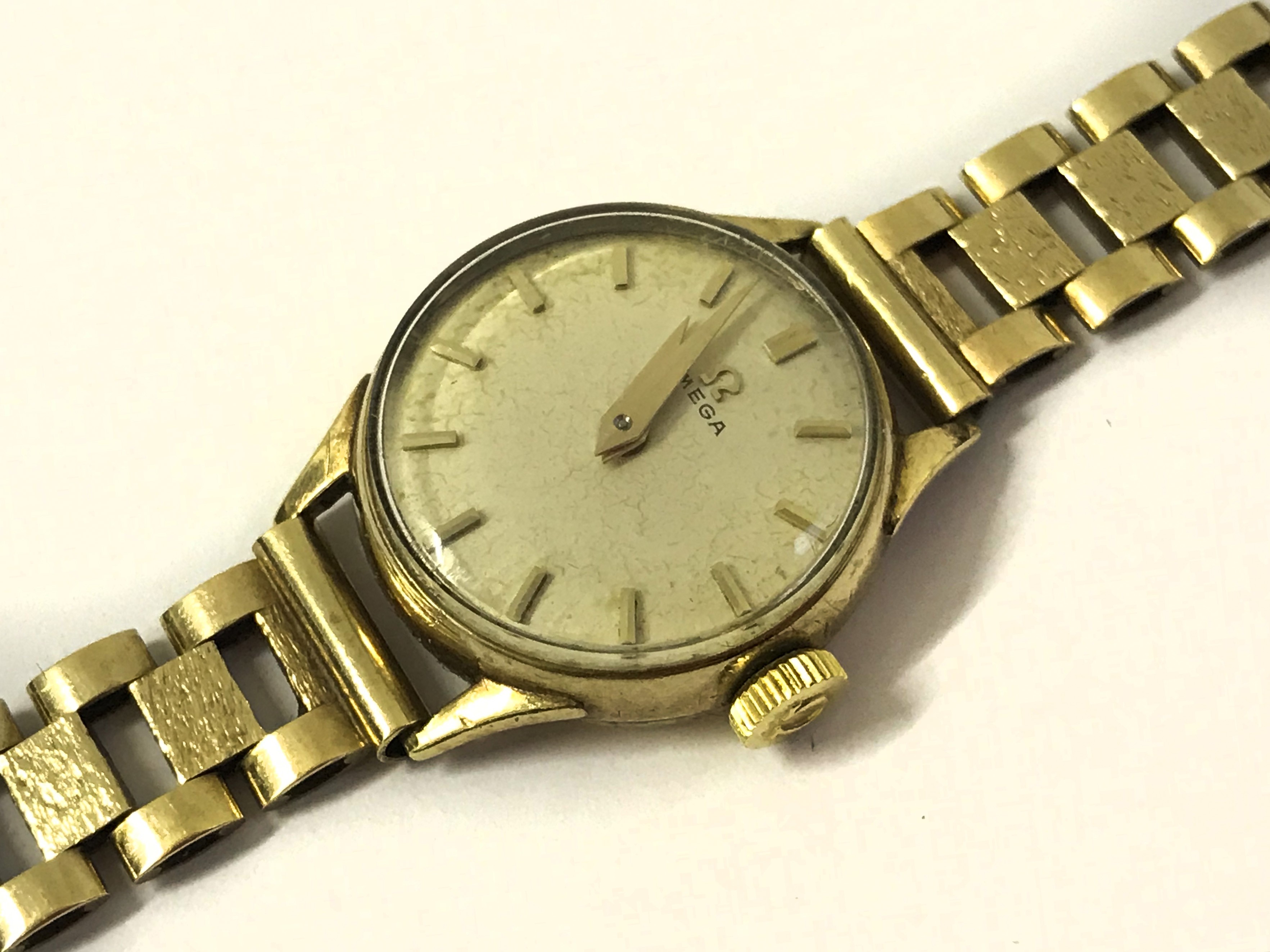 9ct GOLD WRISTWEAR WATCH BY OMEGA