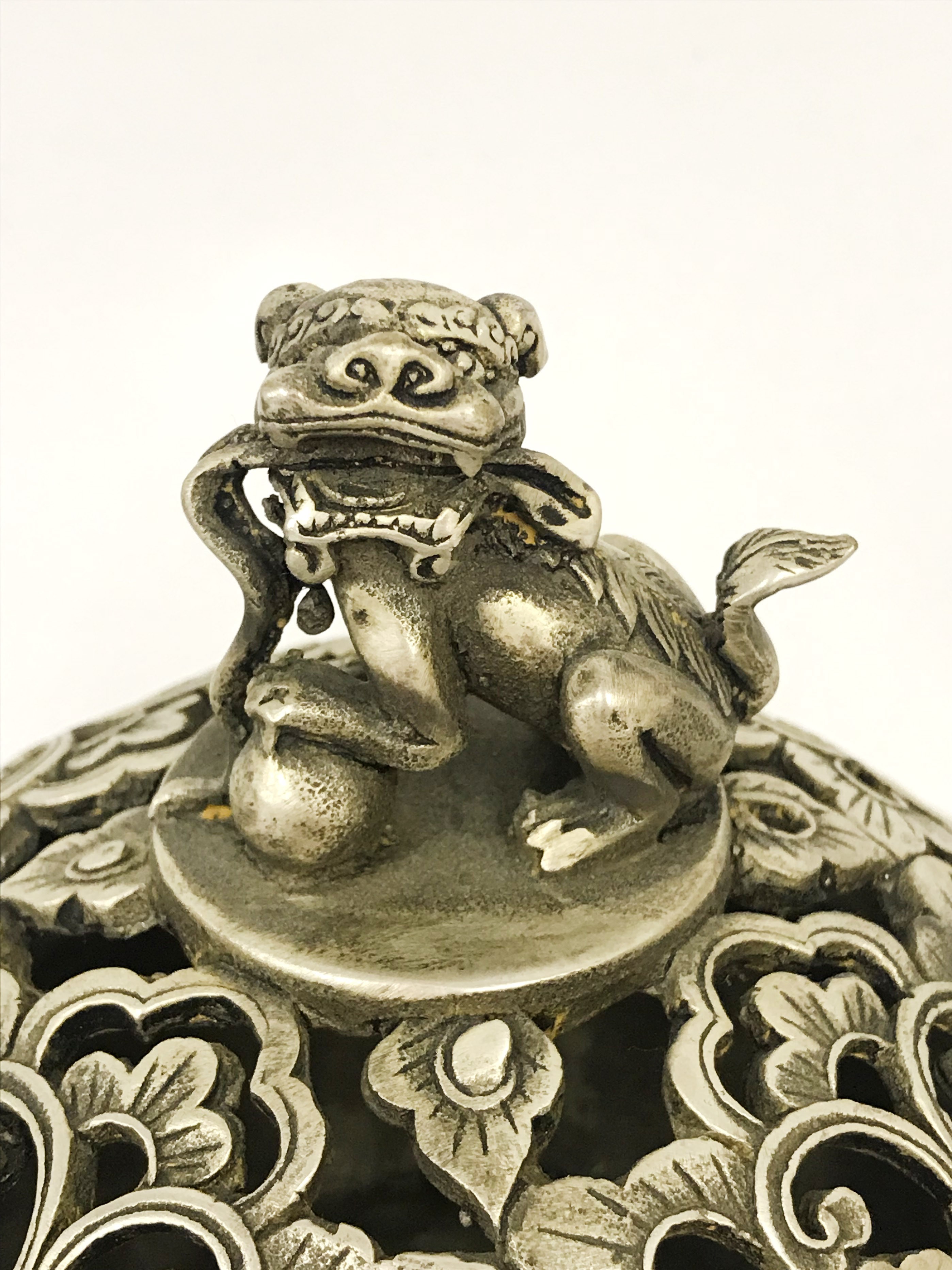 CHINESE WHITE METAL CENSER (DRAGONS & FOE DOG)