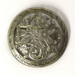 HALLMARKED SILVER VINTAGE CIRCULAR BROOCH WITH FLORAL PATTERN