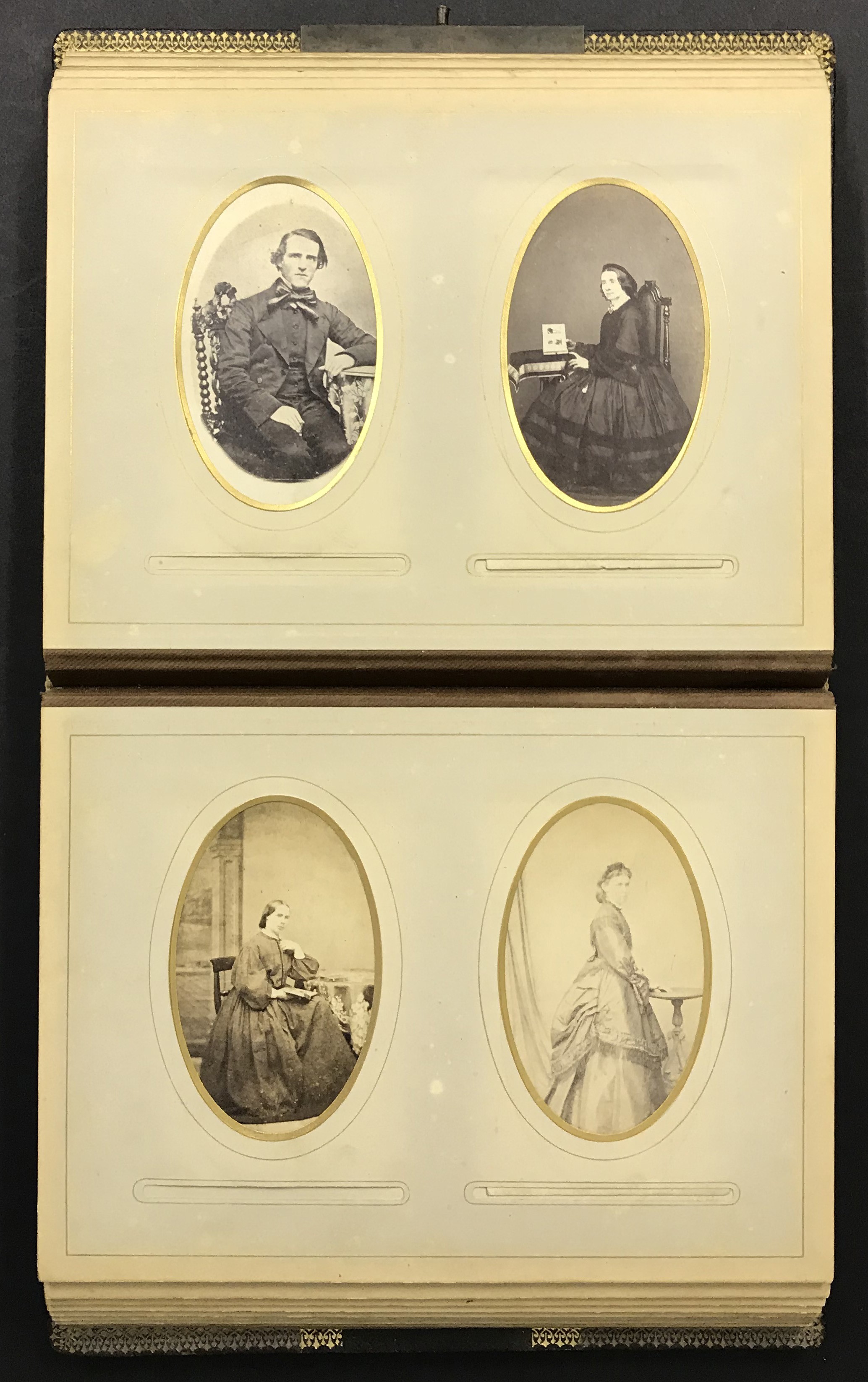 COLLECTION OF MIXED ANTIQUE AND VINTAGE PHOTOGRAPHS FROM VARIOUS SOURCES - Image 10 of 22