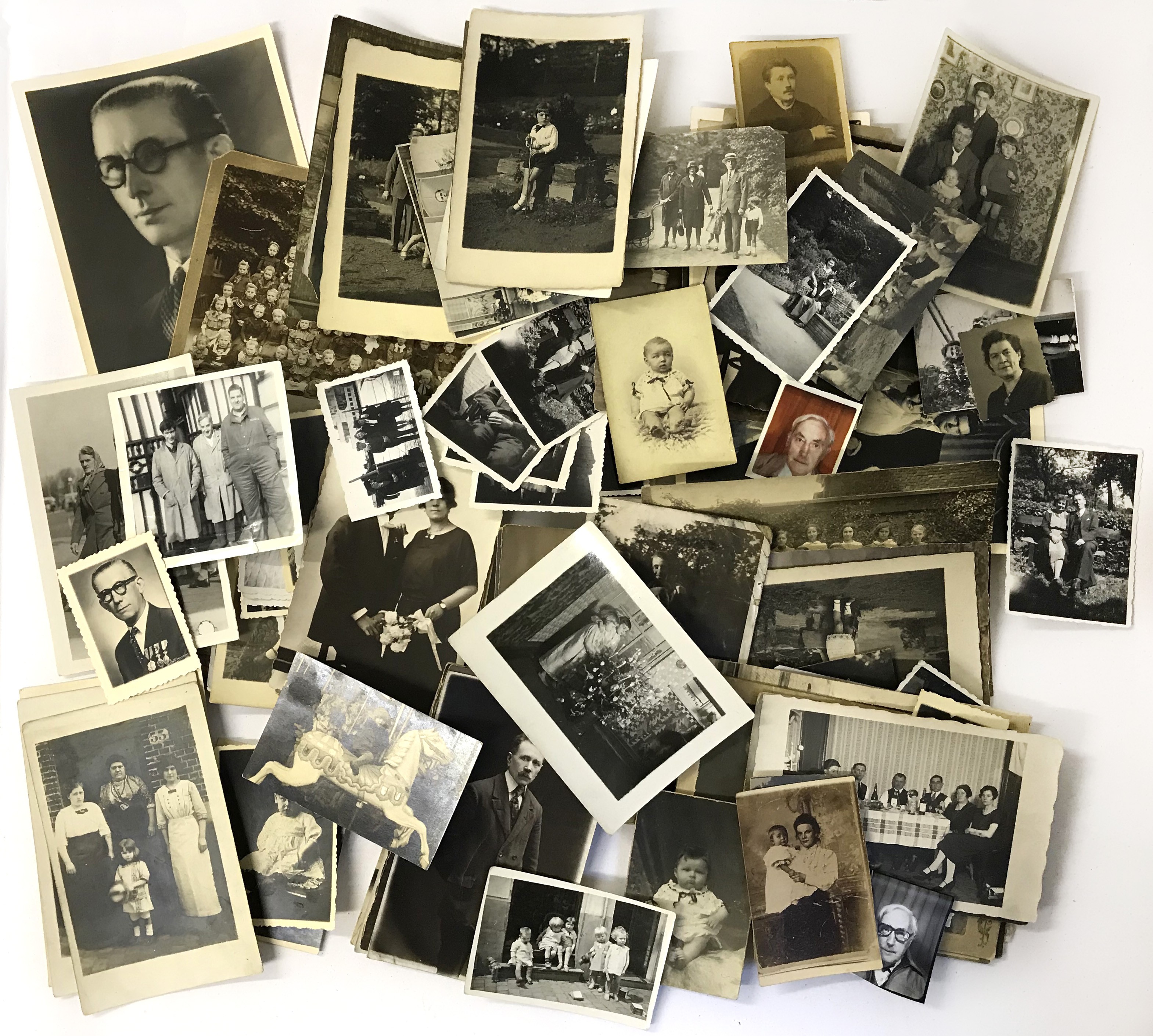 COLLECTION OF VARIOUS ANTIQUE & VINTAGE PHOTOGRAPHS - Image 2 of 3