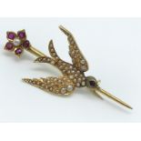 18CT GOLD RUBY & SEED PEARL PIN BROOCH IN FORM OF A SEABIRD