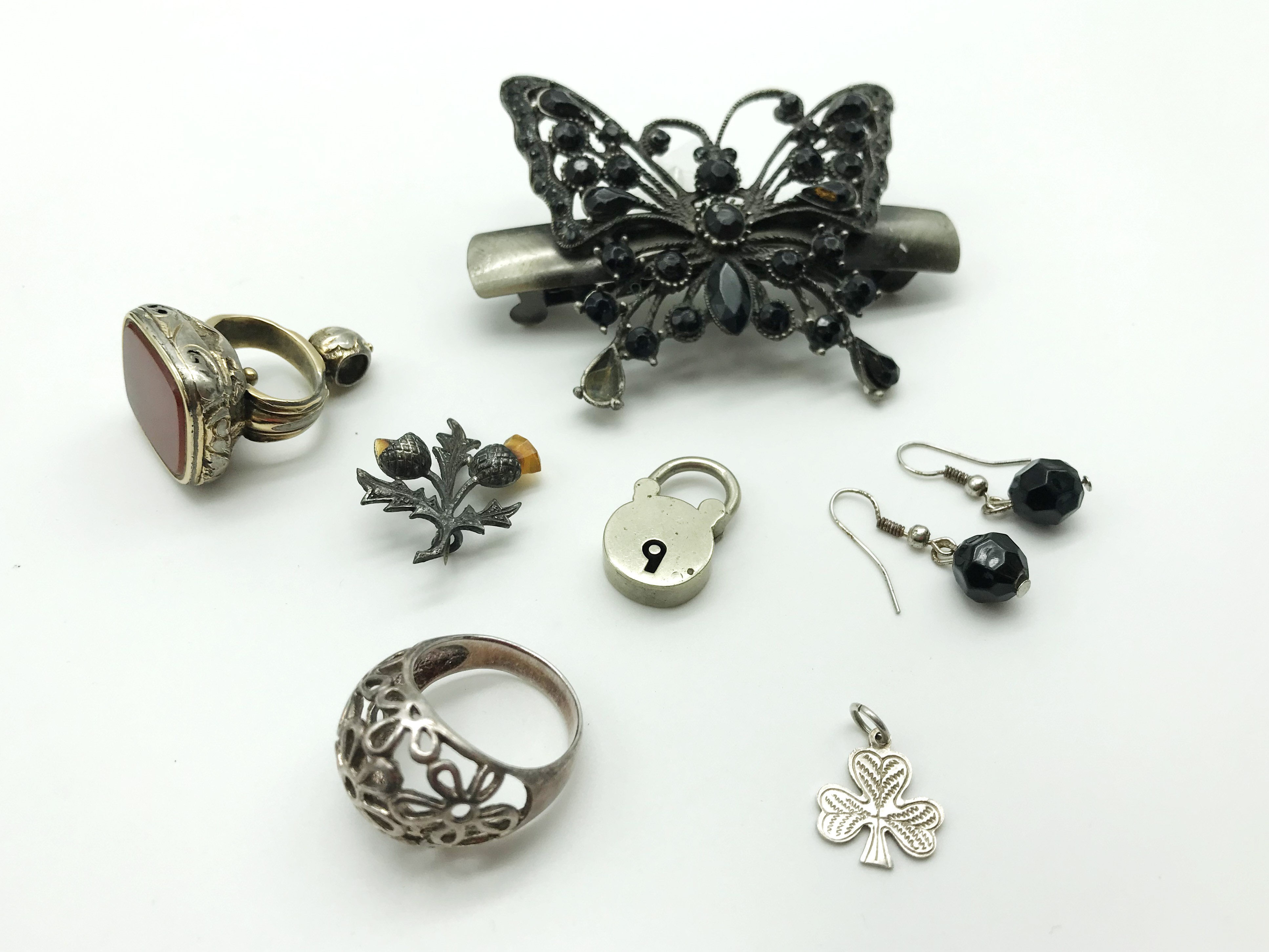 COSTUME JEWELLERY IN A SMALL BOX - Image 4 of 5