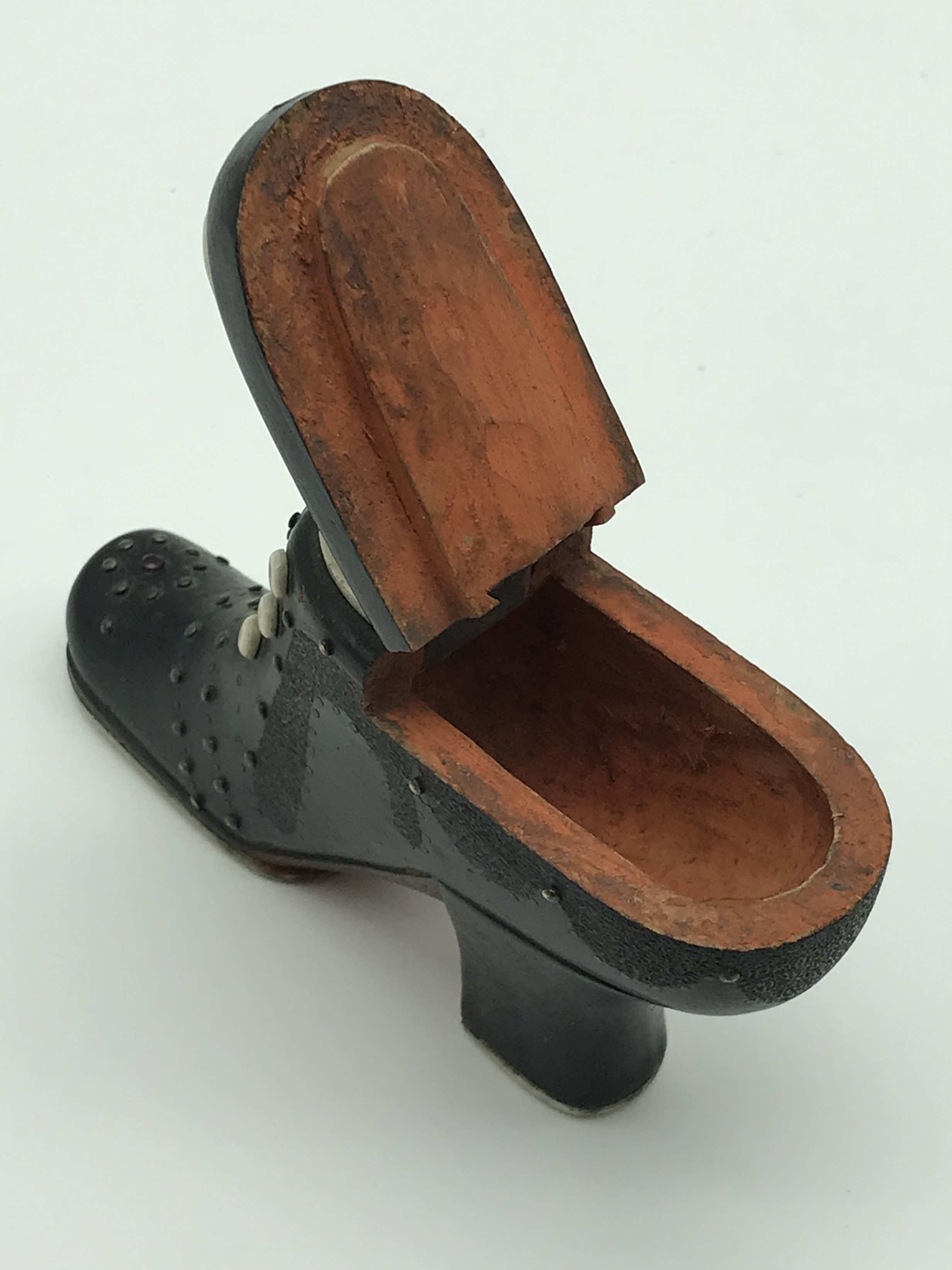 WOODEN SHOE SNUFF BOX - Image 7 of 9