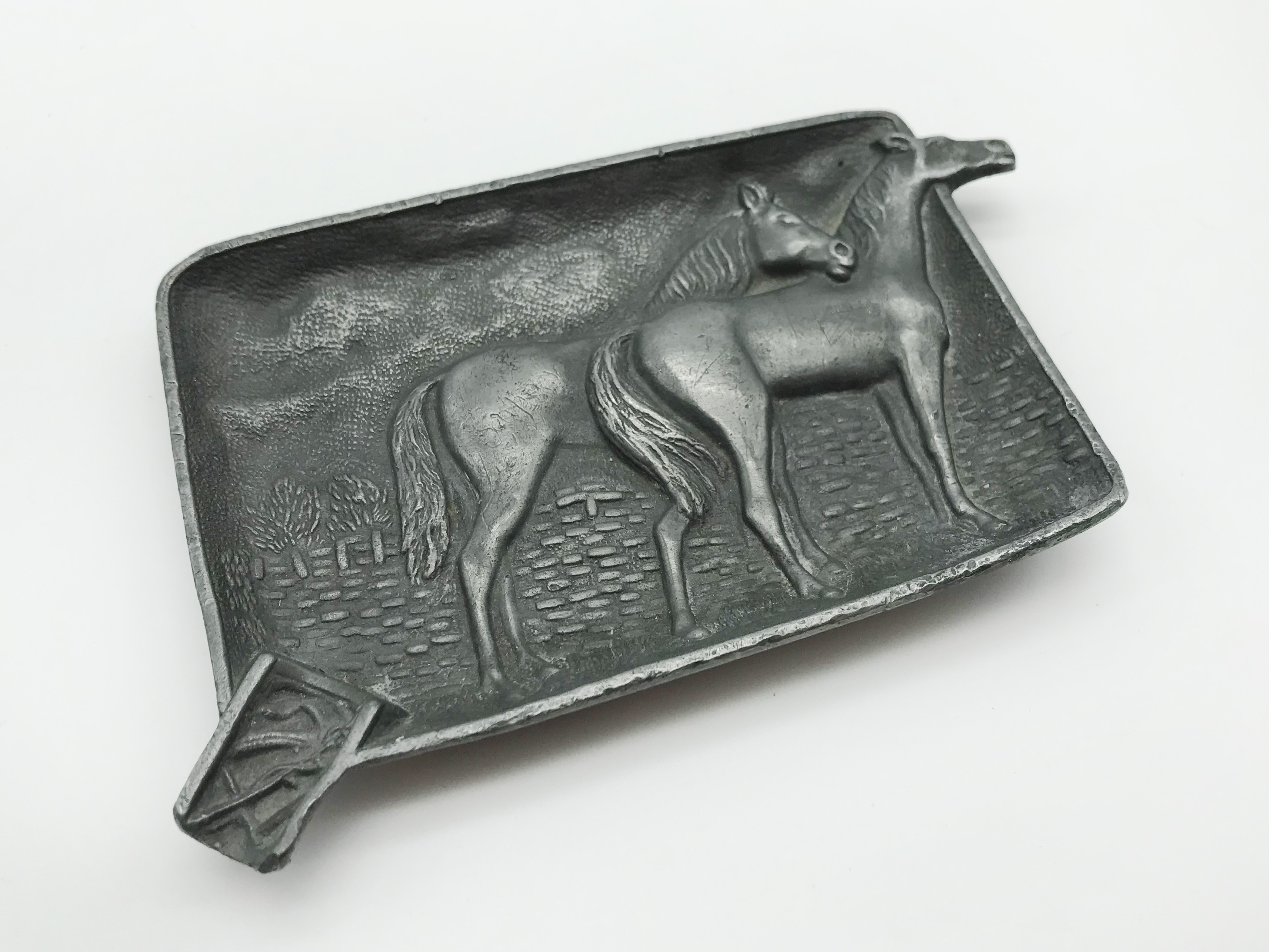 SMALL PEWTER ASHTRAY WITH HORSES - Image 2 of 4