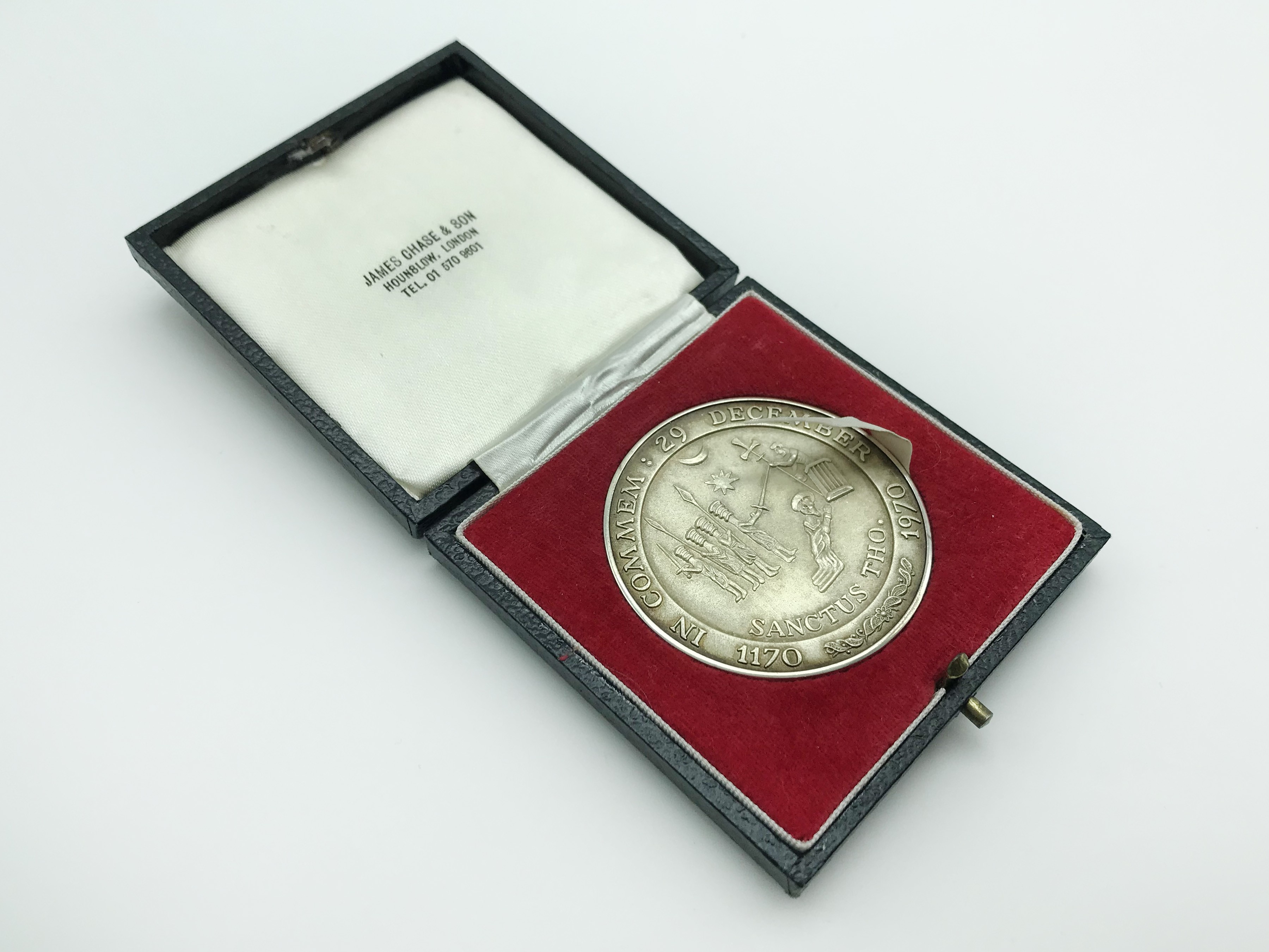 HALLMARKED SILVER 1970 BECKET MEDAL BOXED - Image 2 of 8