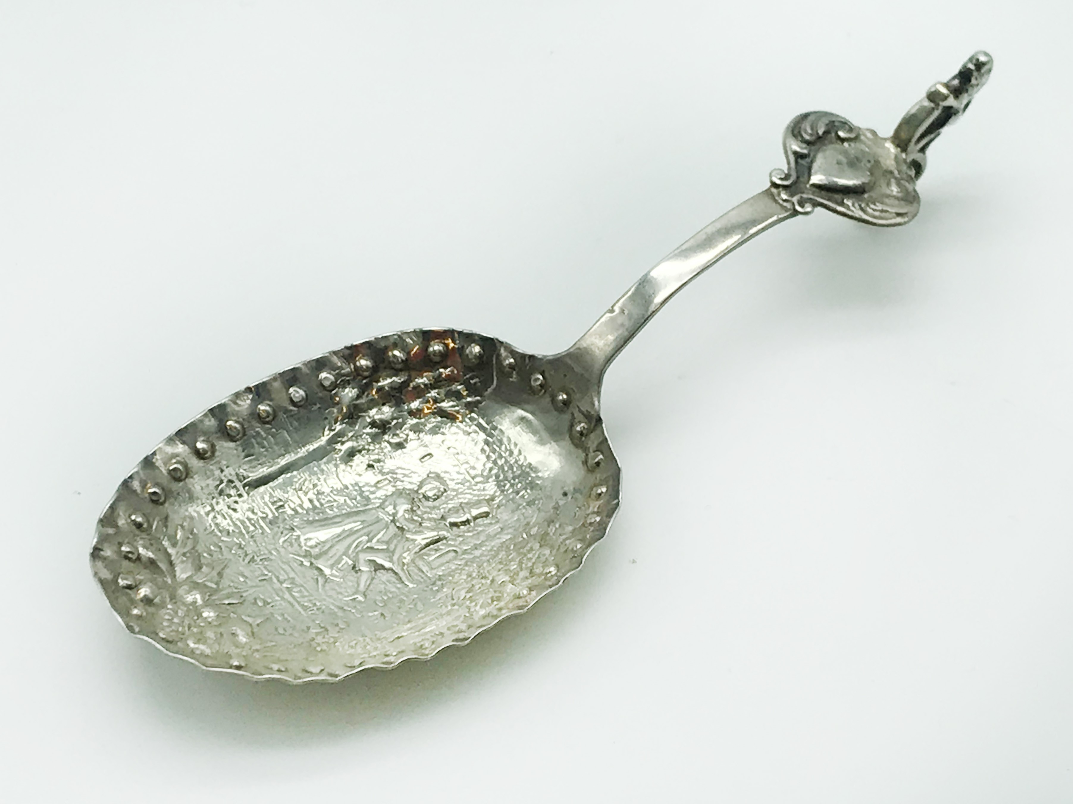 ANTIQUE SOLID SILVER DUTCH ORNATE EMBOSSED TEA CADDY SPOON WITH IMPORTED HALLMARKS