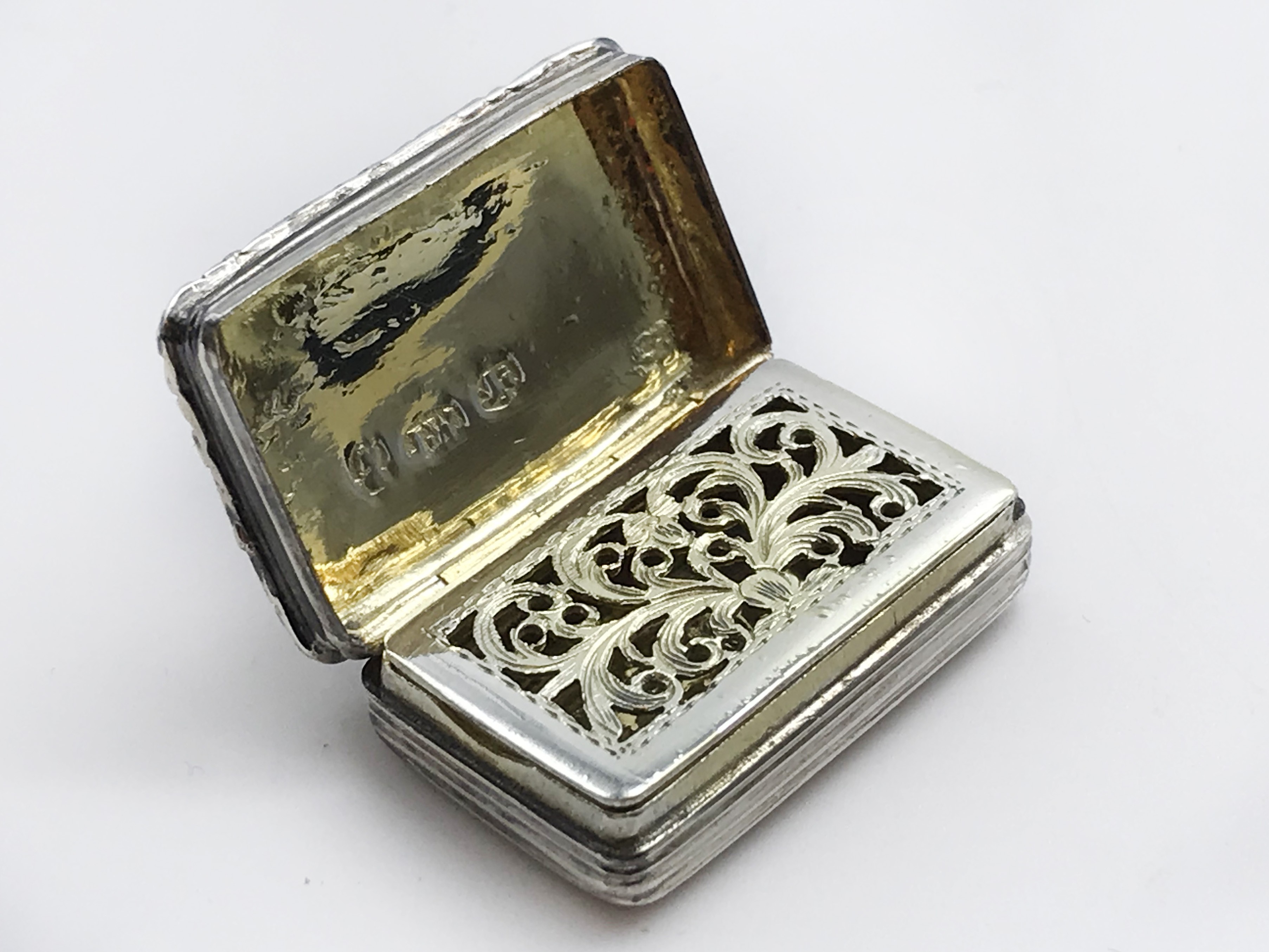 ANTIQUE HALLMARKED SILVER VINAIGRETTE 1829 T.W. - Image 2 of 4