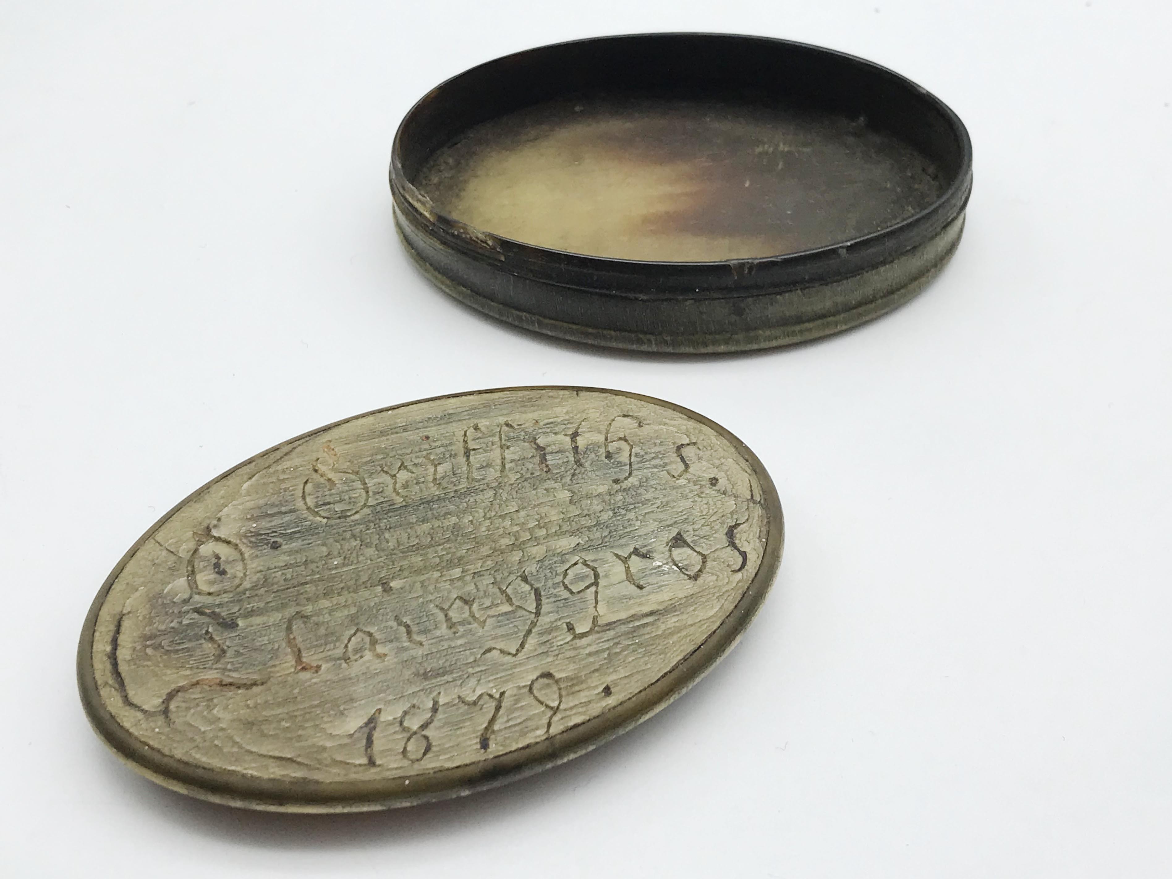 SMALL GROUP OF INTERESTING ITEMS INCLUDING HAMMERED COINS & MINIATURE SILVER STAMP INGOTS - Image 8 of 9