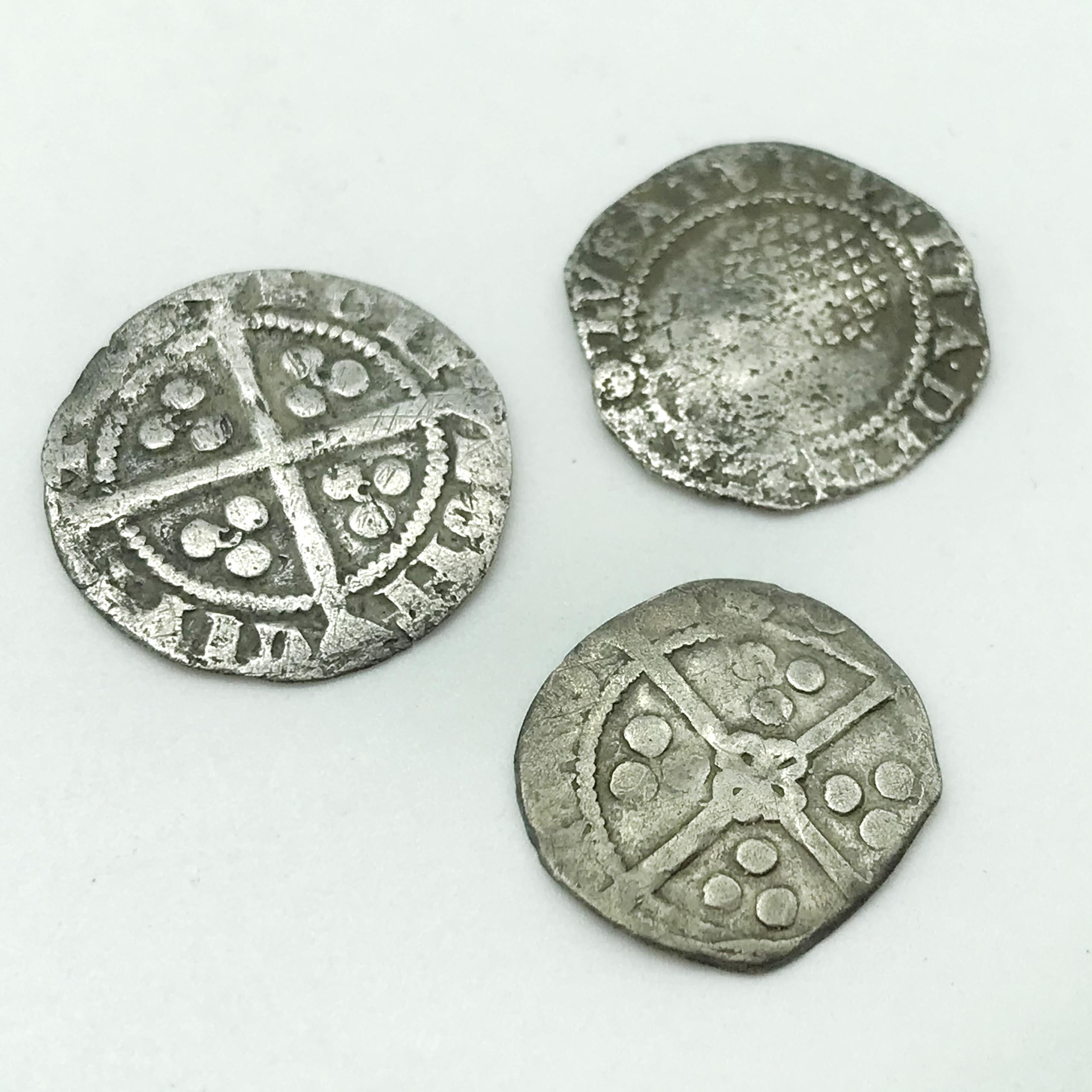 SMALL GROUP OF INTERESTING ITEMS INCLUDING HAMMERED COINS & MINIATURE SILVER STAMP INGOTS - Image 5 of 9