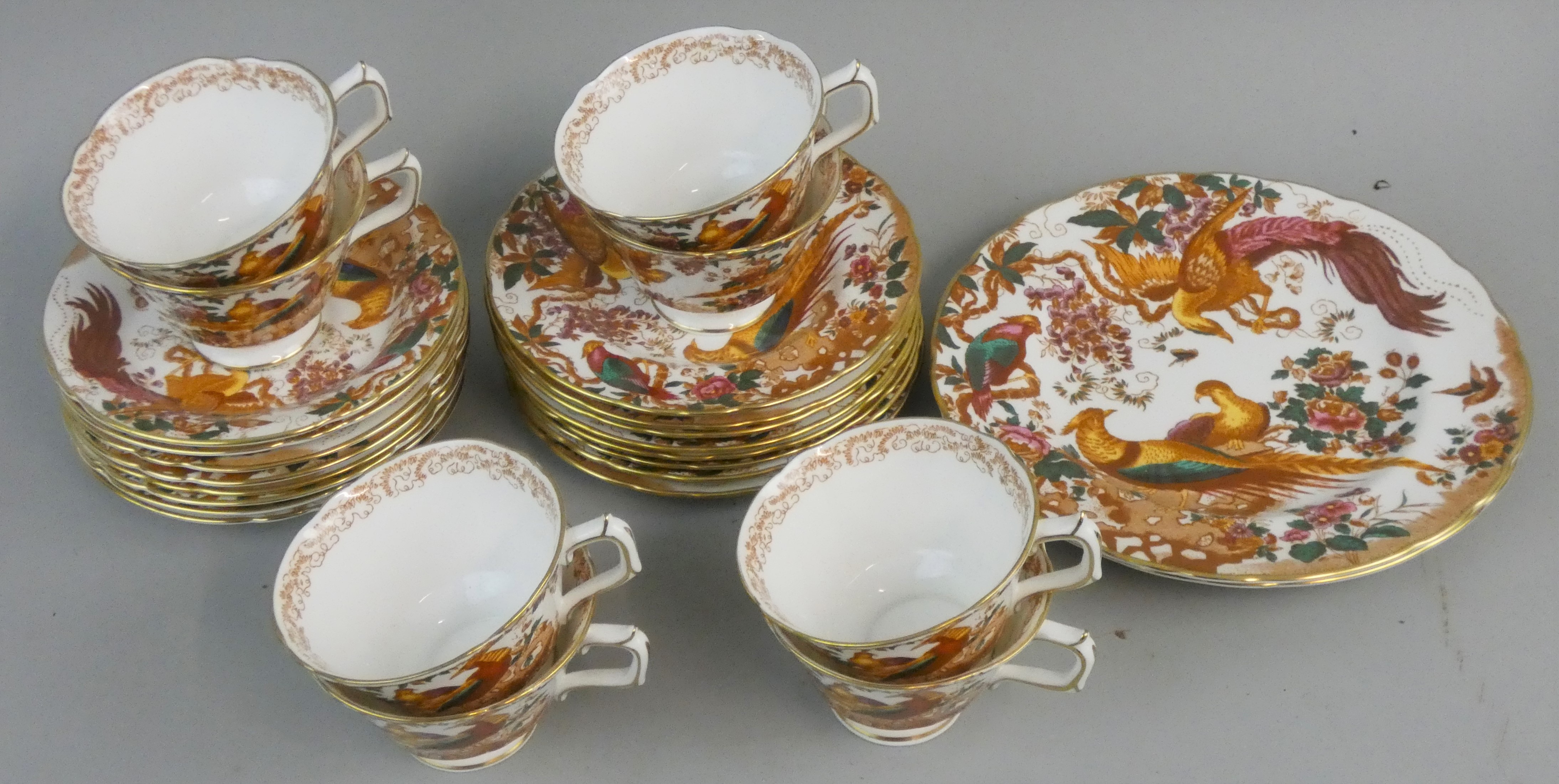 A collection of Royal Crown Derby 'Olde Avesbury' pattern ware, to include eight cups, eight saucers
