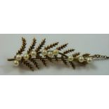 A 9ct gold and cultured pearl brooch, London 1980, in the form of a branch, length 48 mm, weight 4.5