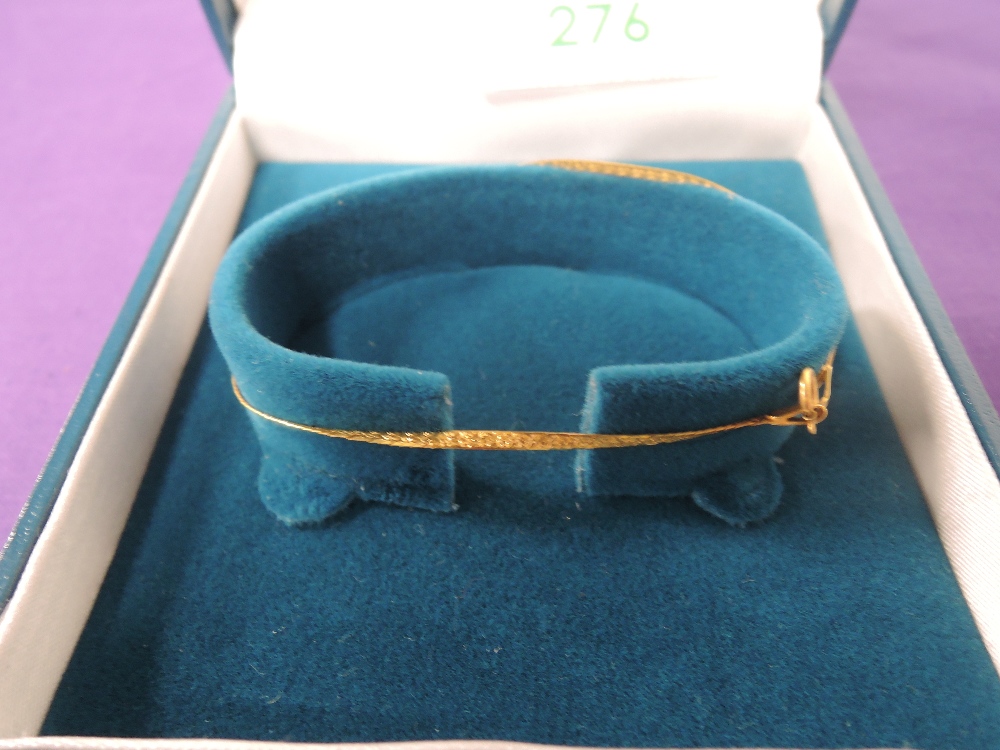 A 9ct gold fine woven bracelet, approx 1g