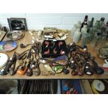 A large collection of tobacco and similar smoking pipes including many named brands, Cheroot