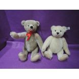 Two modern Steiff jointed bears, 1989/1990 having musical mechanism, limited edition 1132/2000,