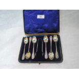 A cased set of Victorian silver teaspoons with matching sugar nips, having moulded decoration and