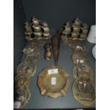 A selection of brass ware, including horse brasses, etc