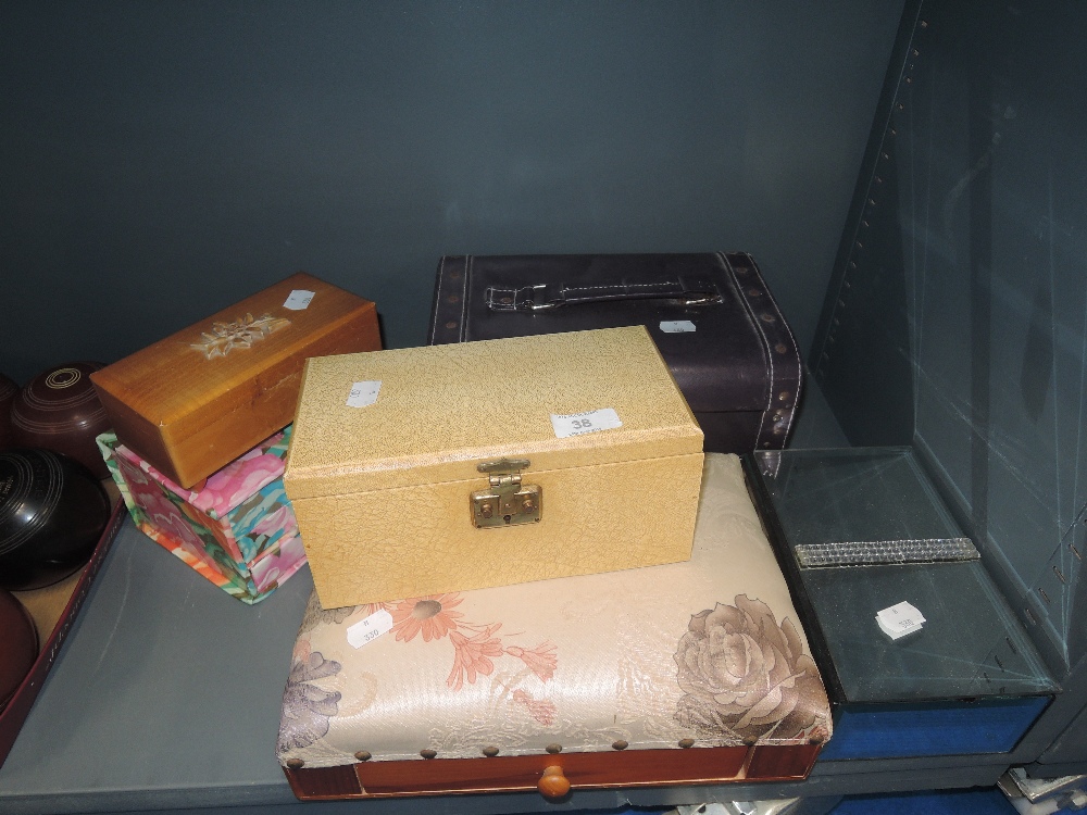 A selection of jewellery and trinket boxes
