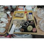 Costume jewellery and trinkets