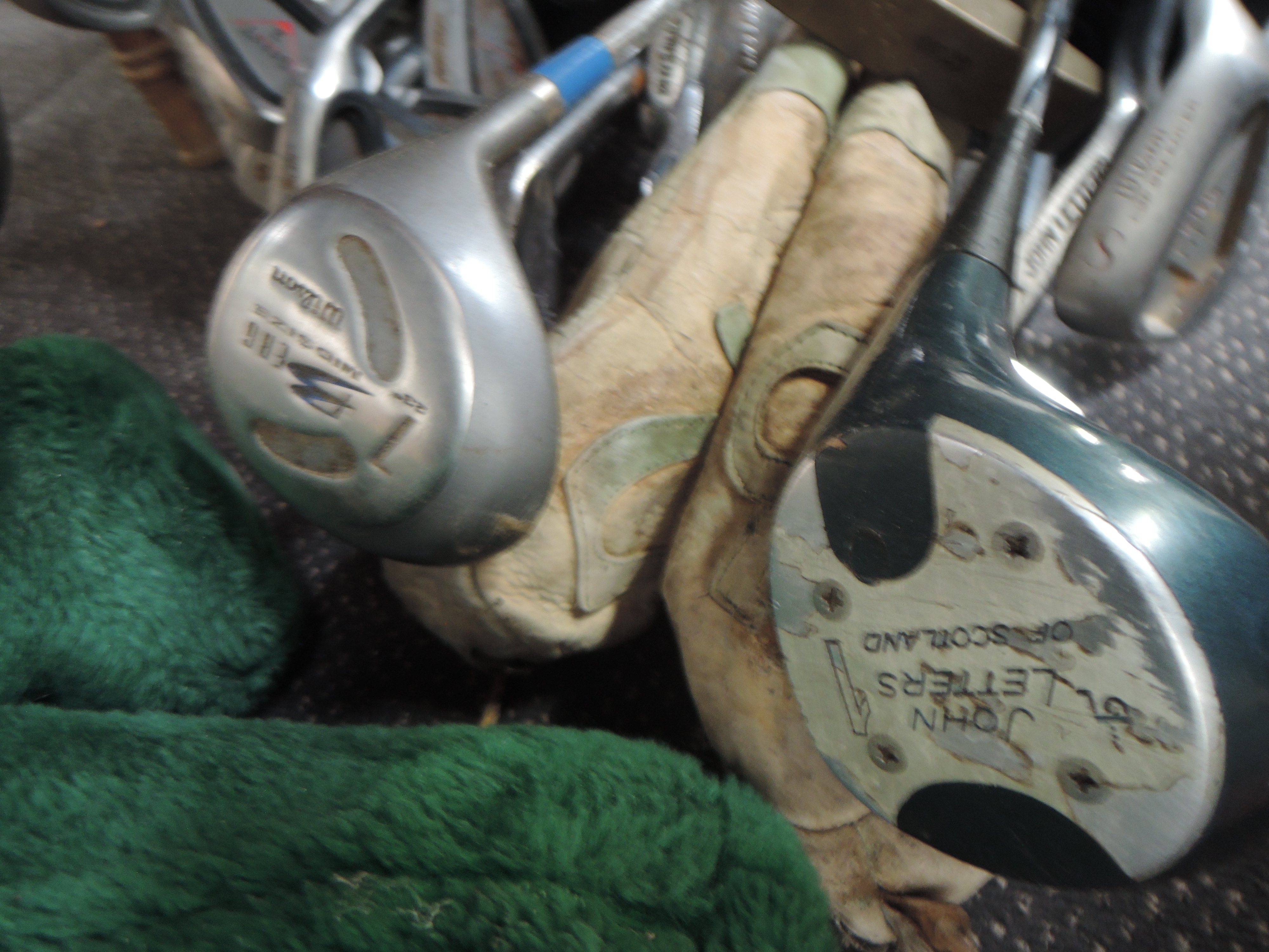 Two bags of golf clubs and similar - Image 4 of 6