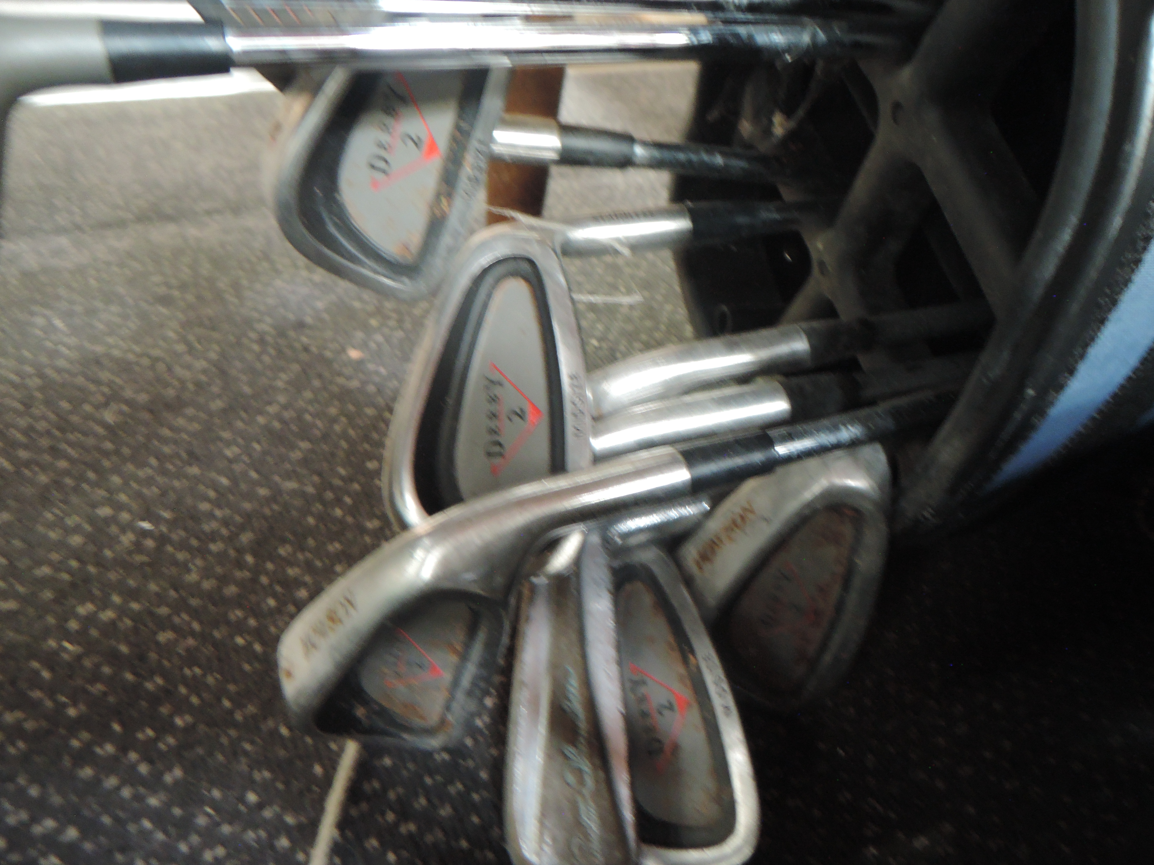 Two bags of golf clubs and similar - Image 3 of 6